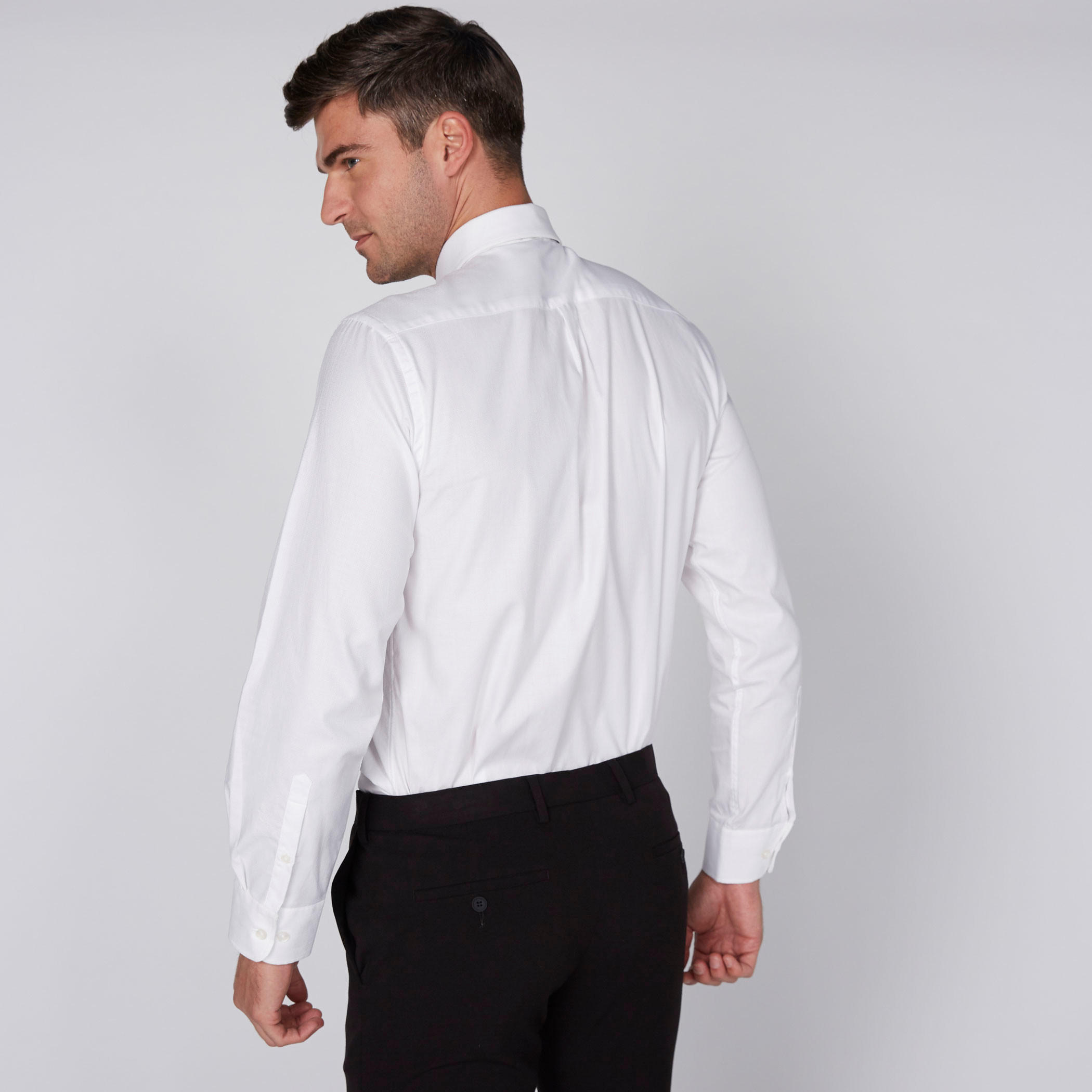 قميص رسمي بأكمام طويلة وياقة واسعة-men-clothing-shirts-image-2