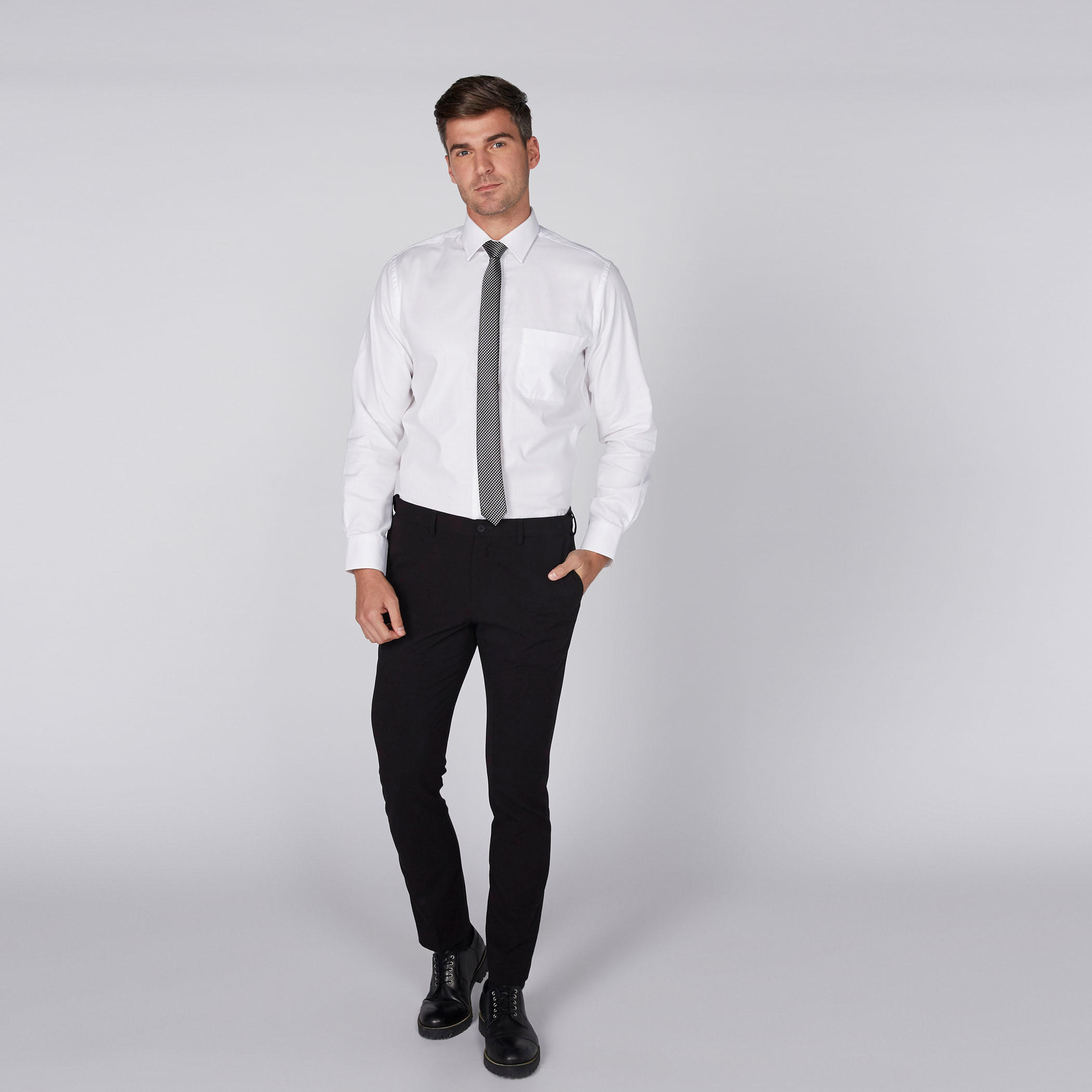 قميص رسمي بأكمام طويلة وياقة واسعة-men-clothing-shirts-image-3