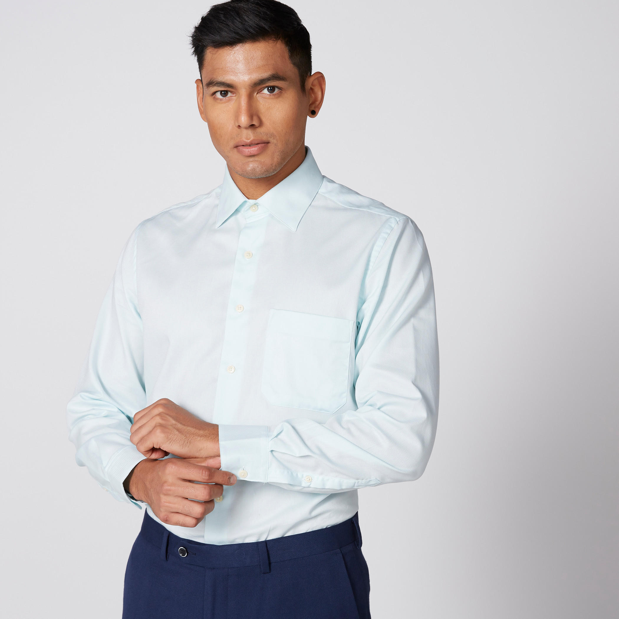 قميص بأكمام طويلة وأزرار من آرو-men-clothing-shirts-image-1