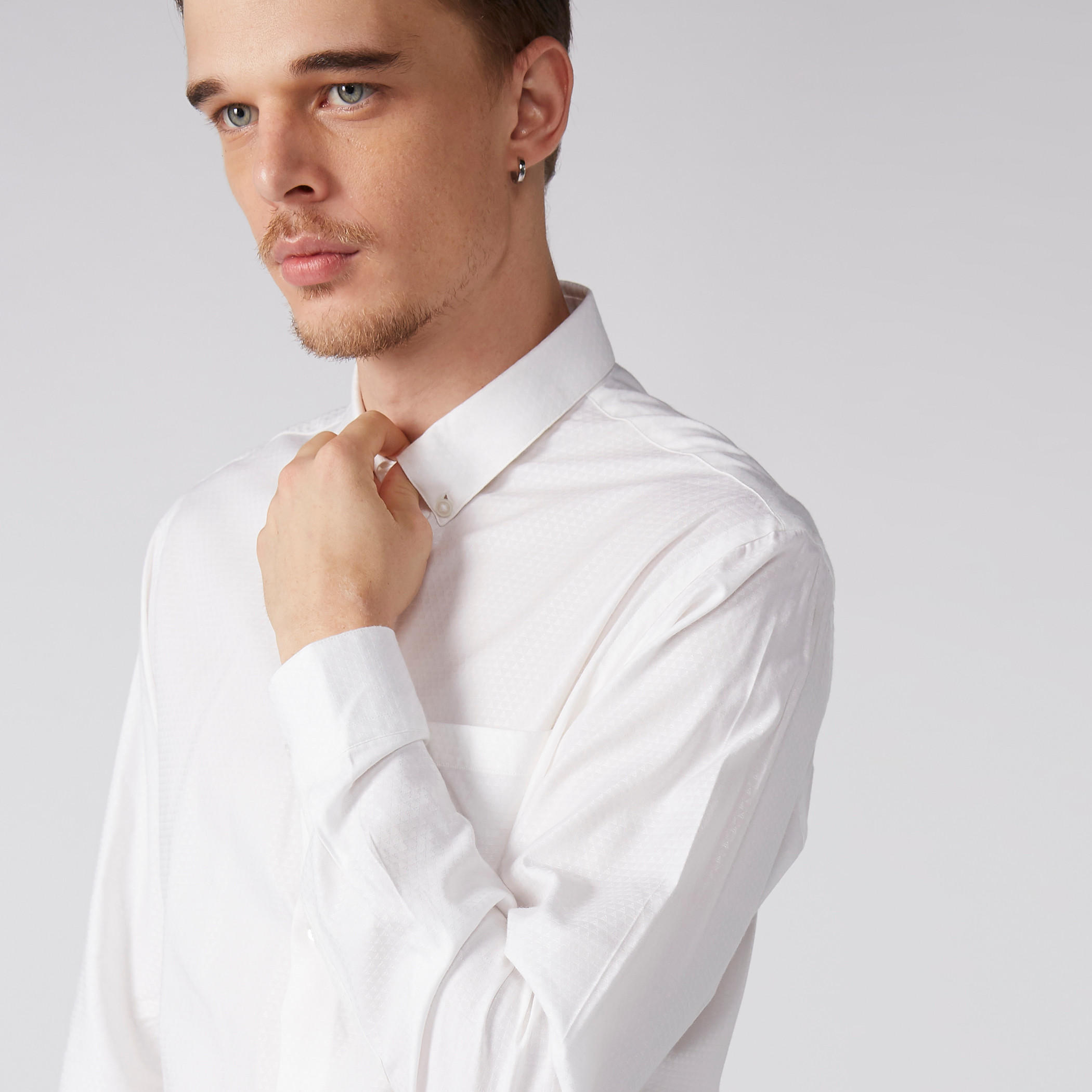 قميص بأكمام طويلة وأزرار وجيب من آرو-men-clothing-shirts-image-1