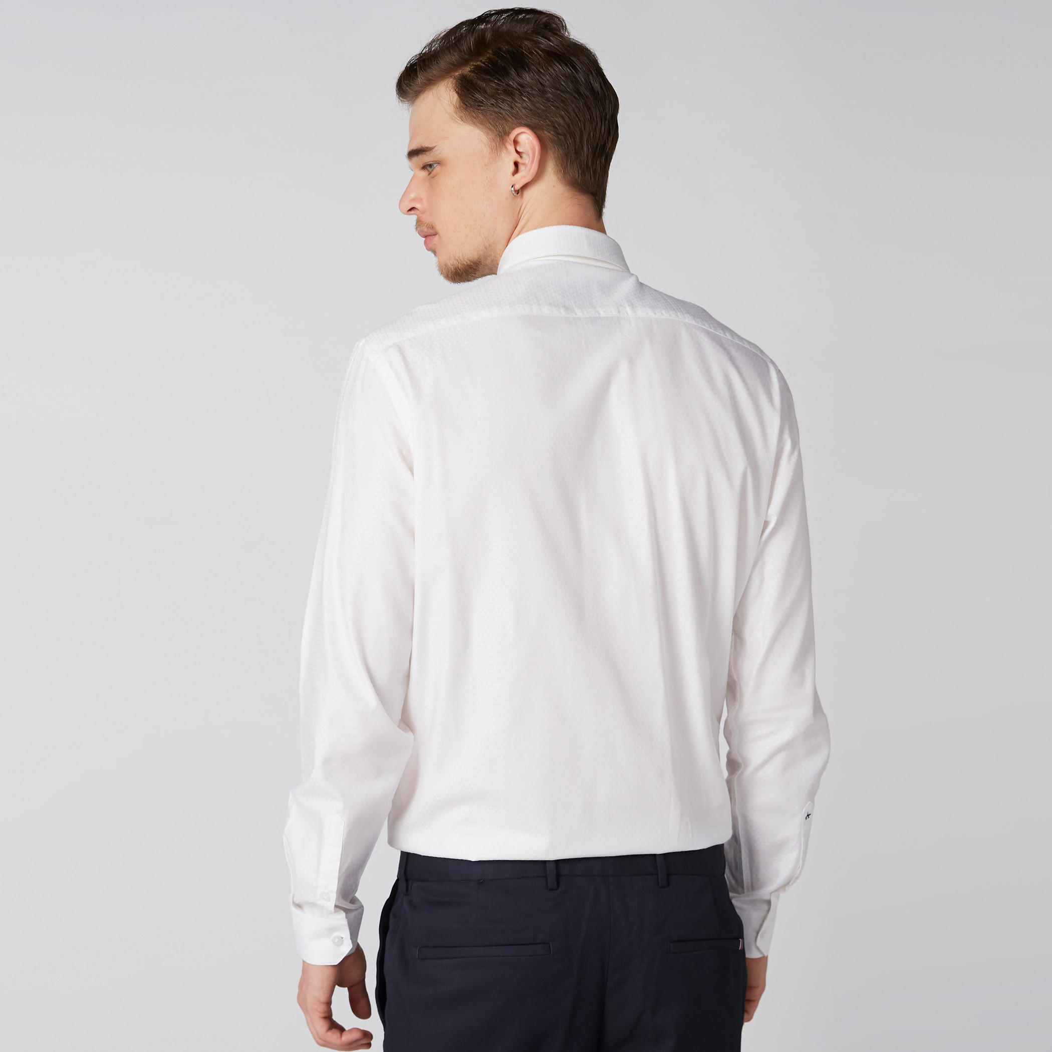 قميص بأكمام طويلة وأزرار وجيب من آرو-men-clothing-shirts-image-4