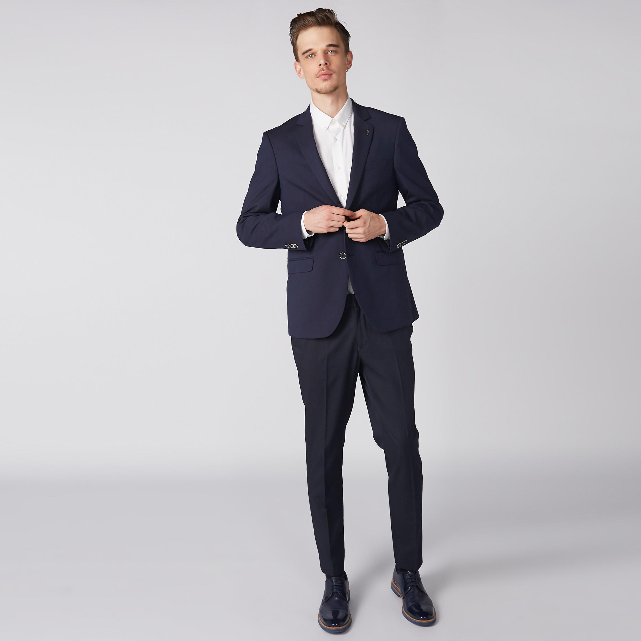 قميص بأكمام طويلة وأزرار وجيب من آرو-men-clothing-shirts-image-5