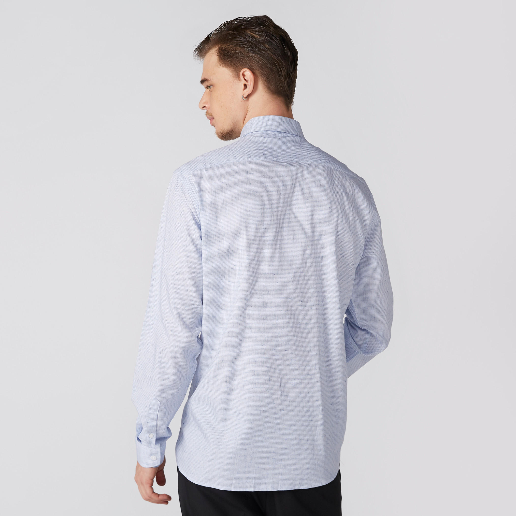 قميص بأكمام طويلة وأزرار وجيب من آرو-men-clothing-shirts-image-2