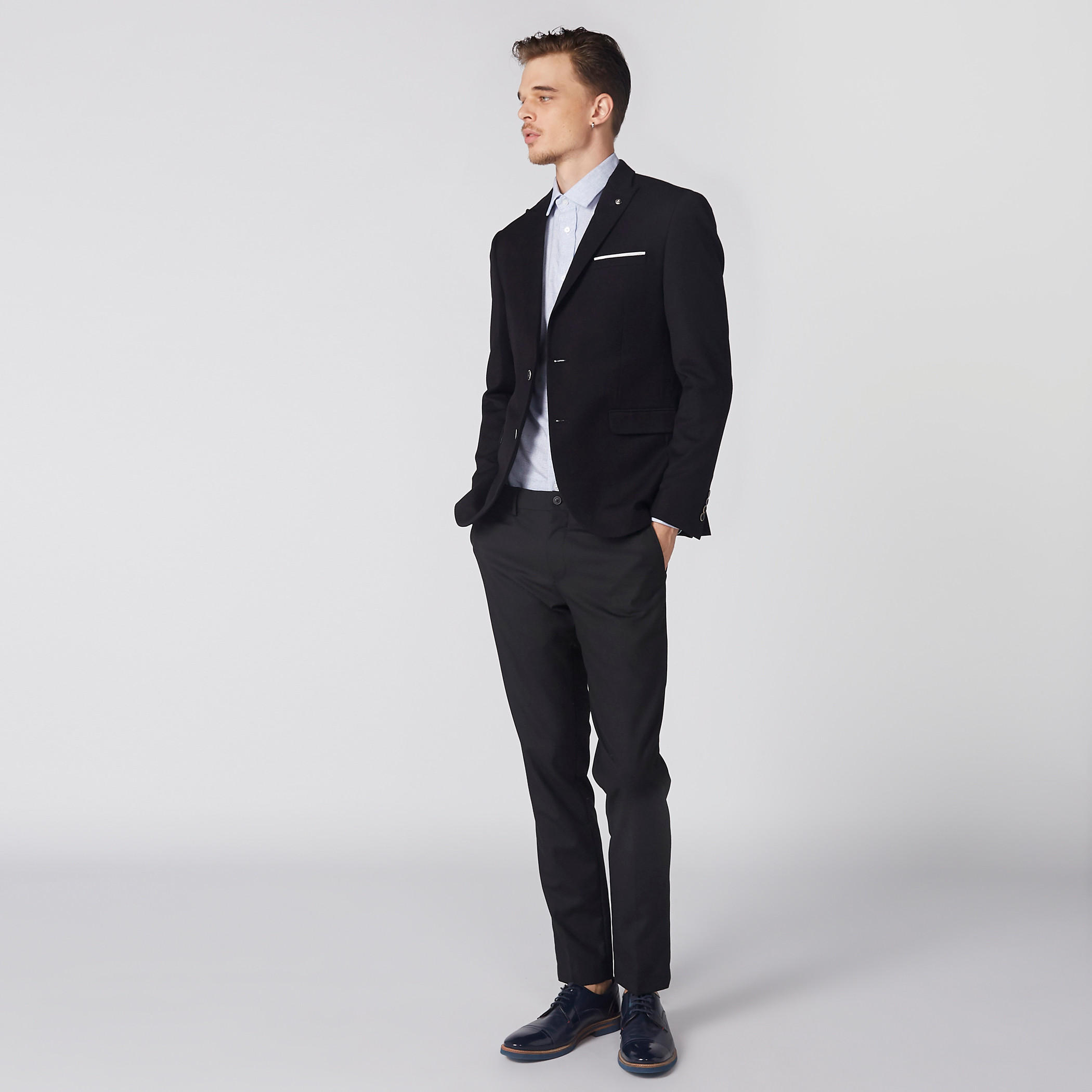 قميص بأكمام طويلة وأزرار وجيب من آرو-men-clothing-shirts-image-4