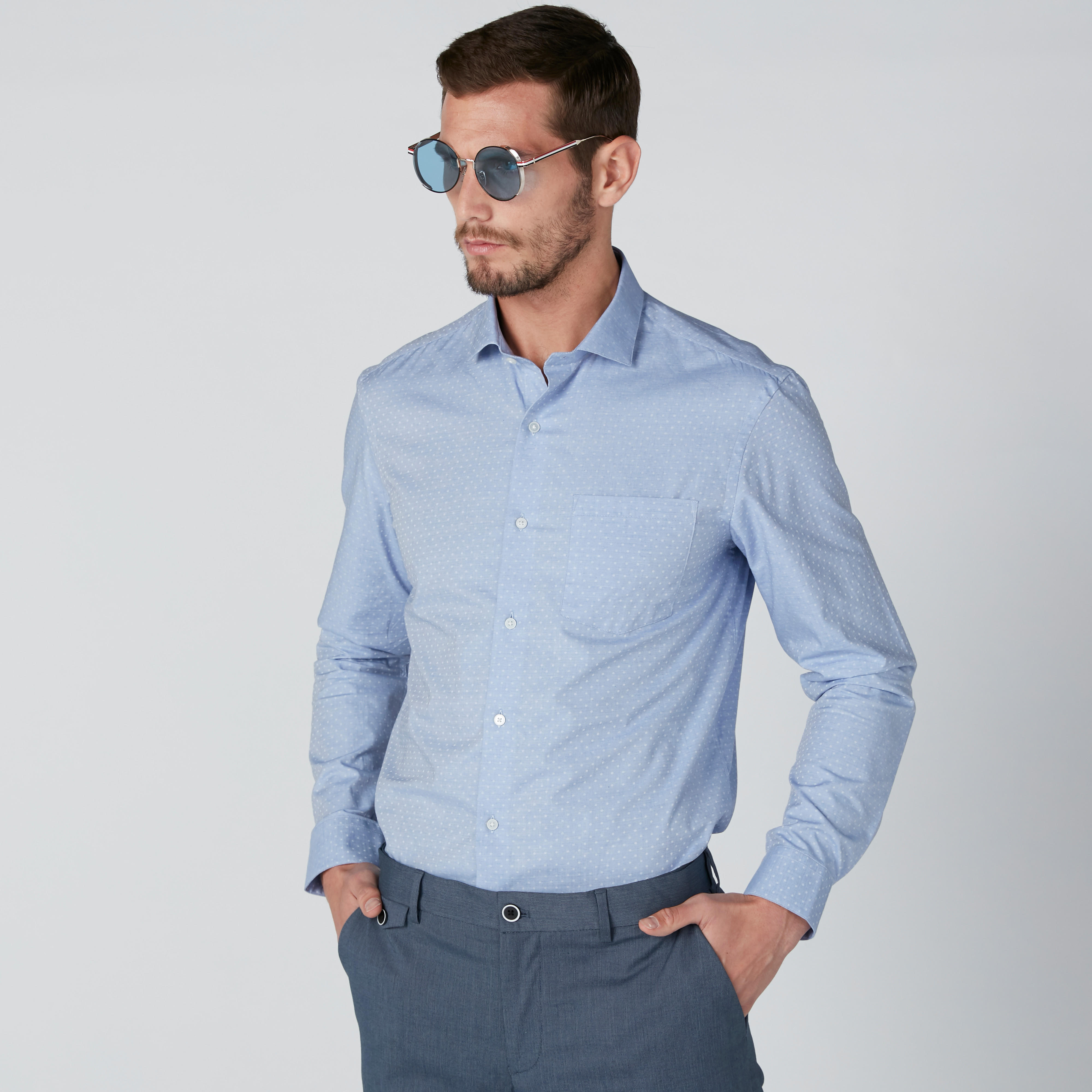 قميص بأكمام طويلة وأزرار وطبعات منقّطة من آرو-men-clothing-shirts-image-1