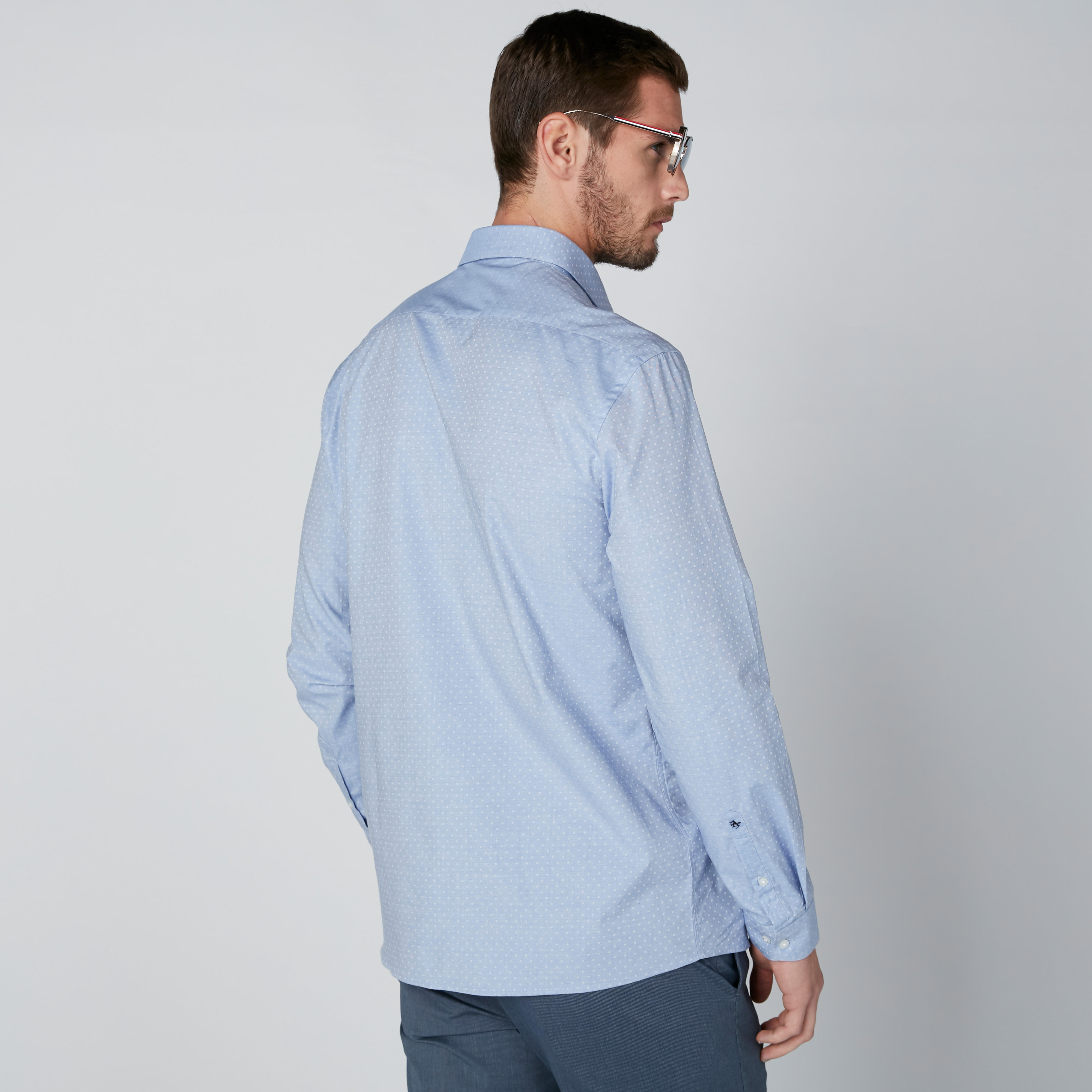 قميص بأكمام طويلة وأزرار وطبعات منقّطة من آرو-men-clothing-shirts-image-3