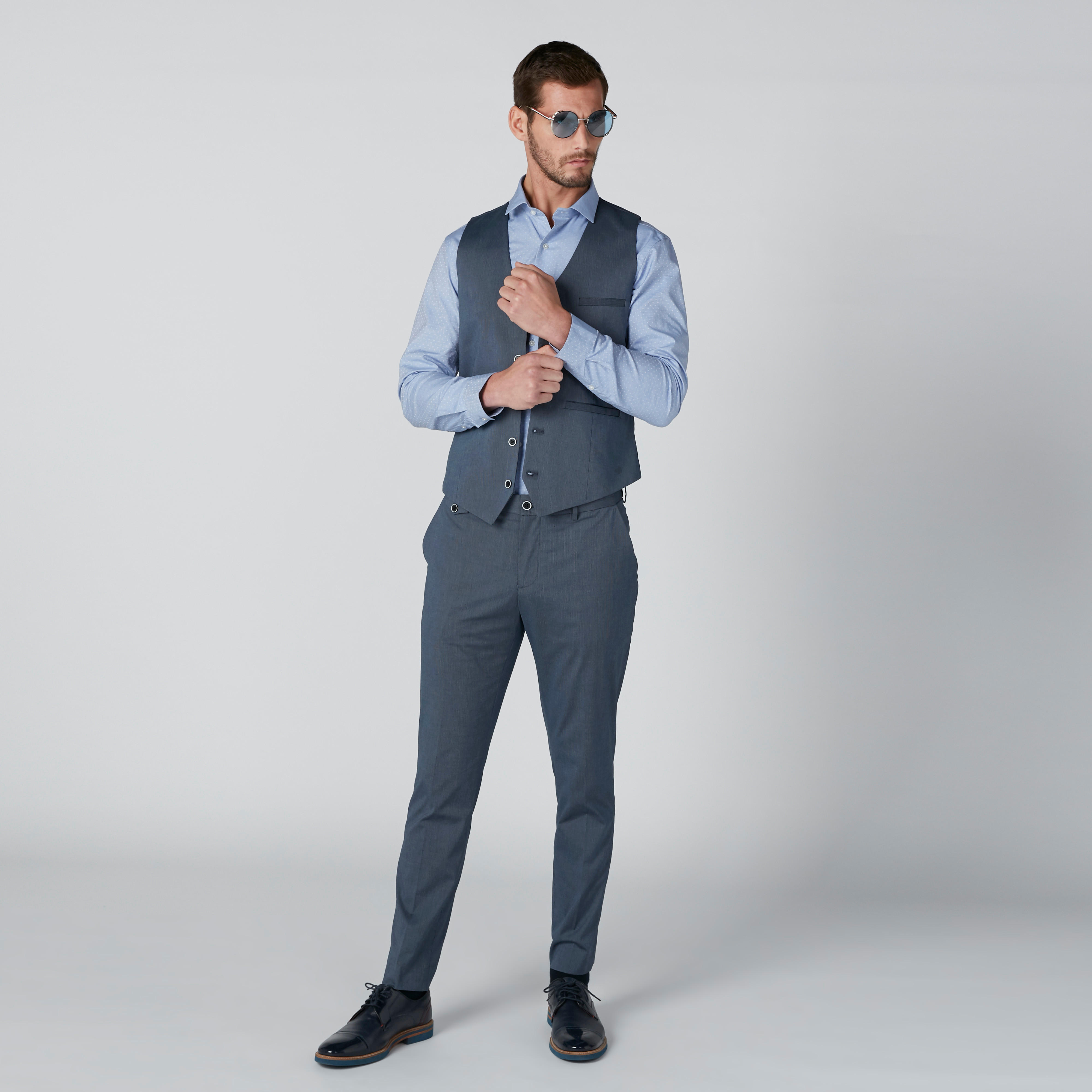 قميص بأكمام طويلة وأزرار وطبعات منقّطة من آرو-men-clothing-shirts-image-2