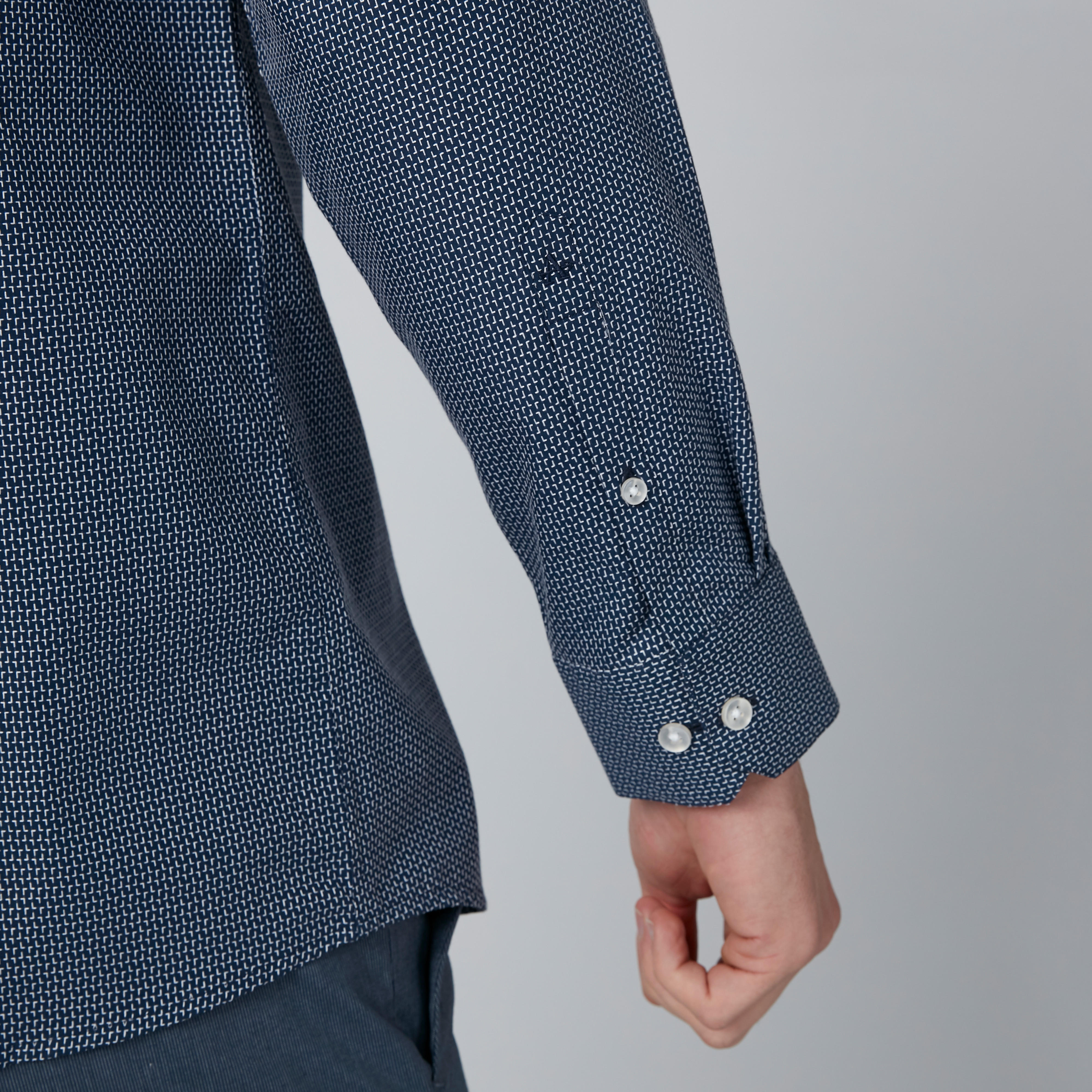قميص بأكمام طويلة وأزرار وطبعات من آرو-men-clothing-shirts-image-4