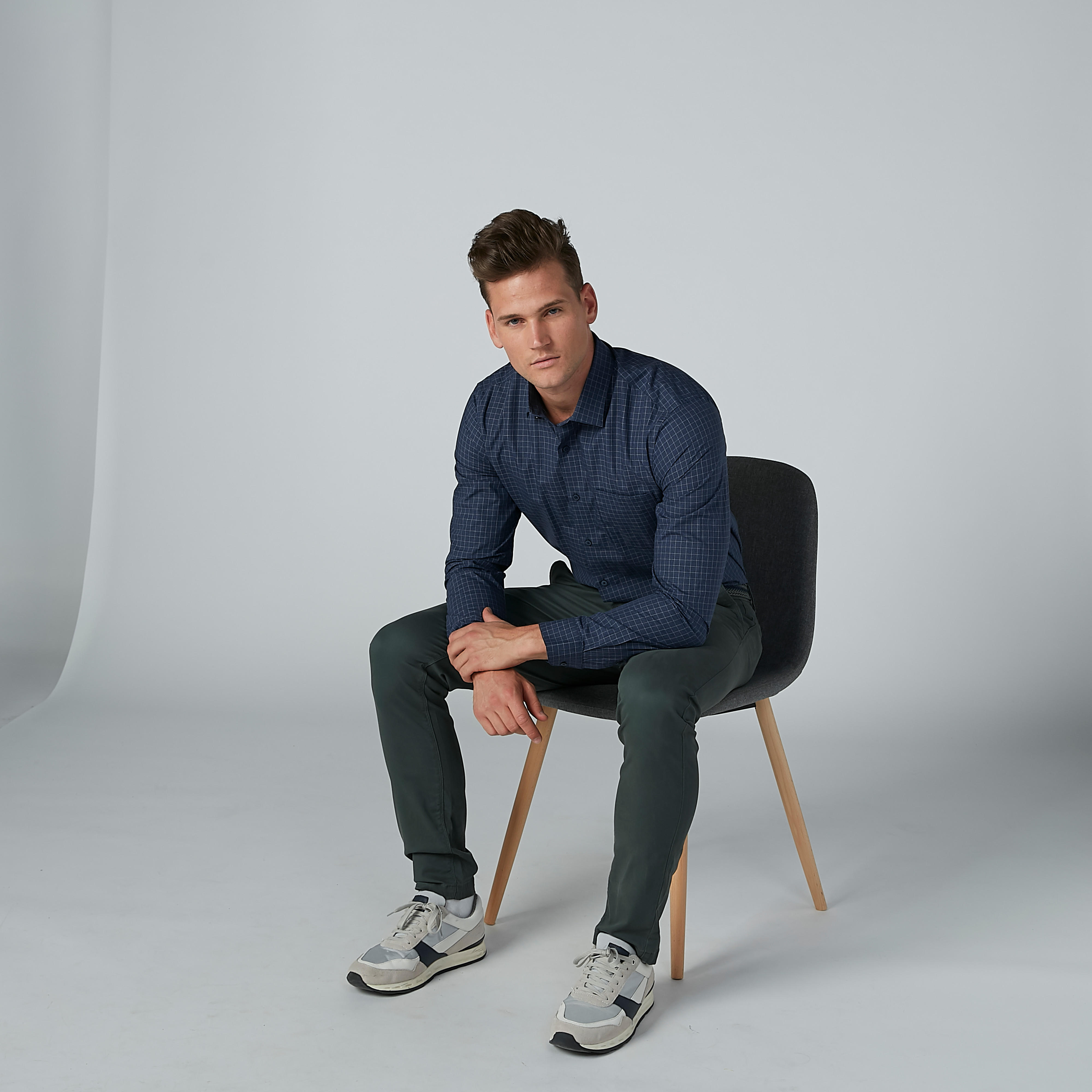 قميص مربعات بأكمام طويلة وياقة عادية-men-clothing-shirts-image-3