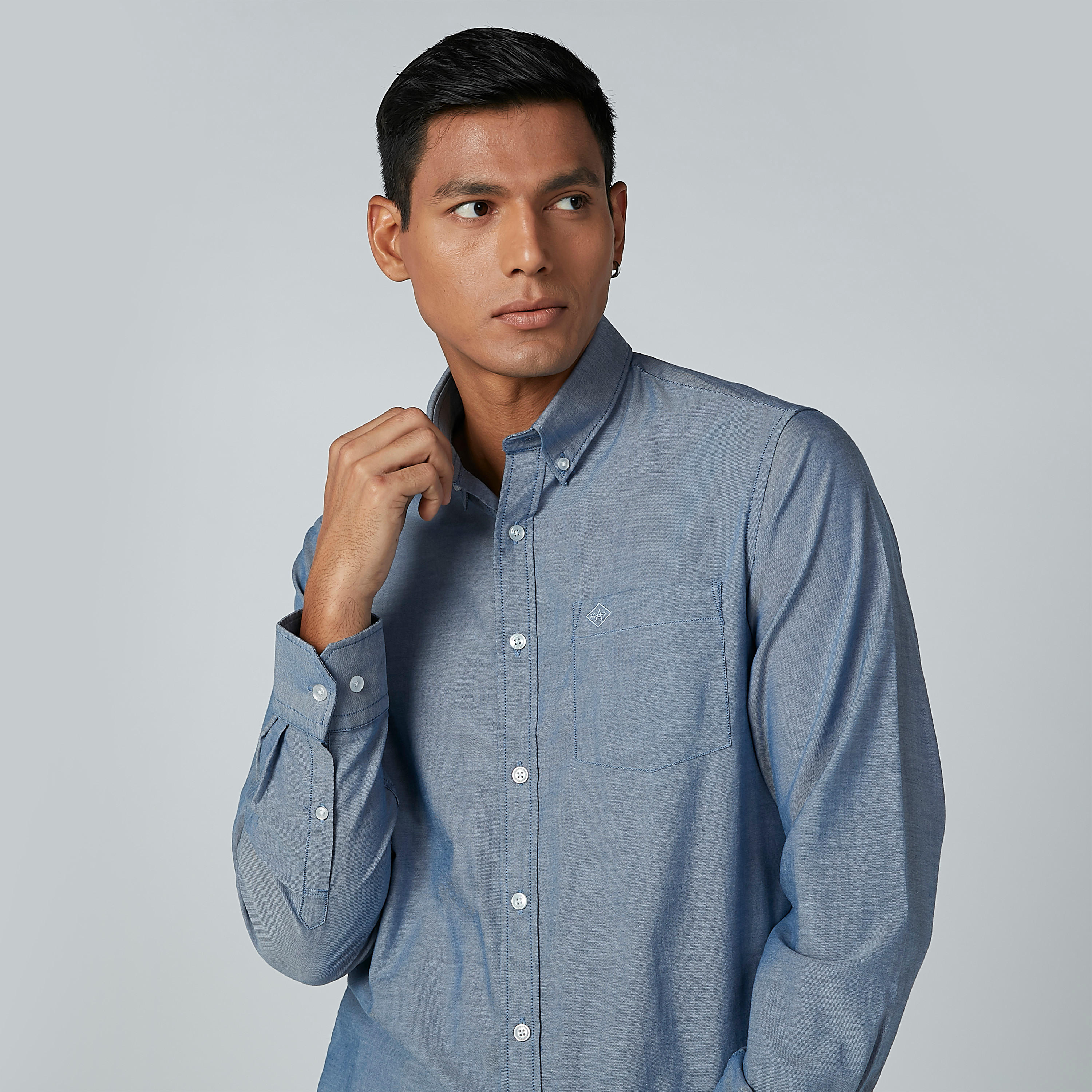 قميص سادة بأكمام طويلة وجيوب من آرو-men-clothing-shirts-image-2