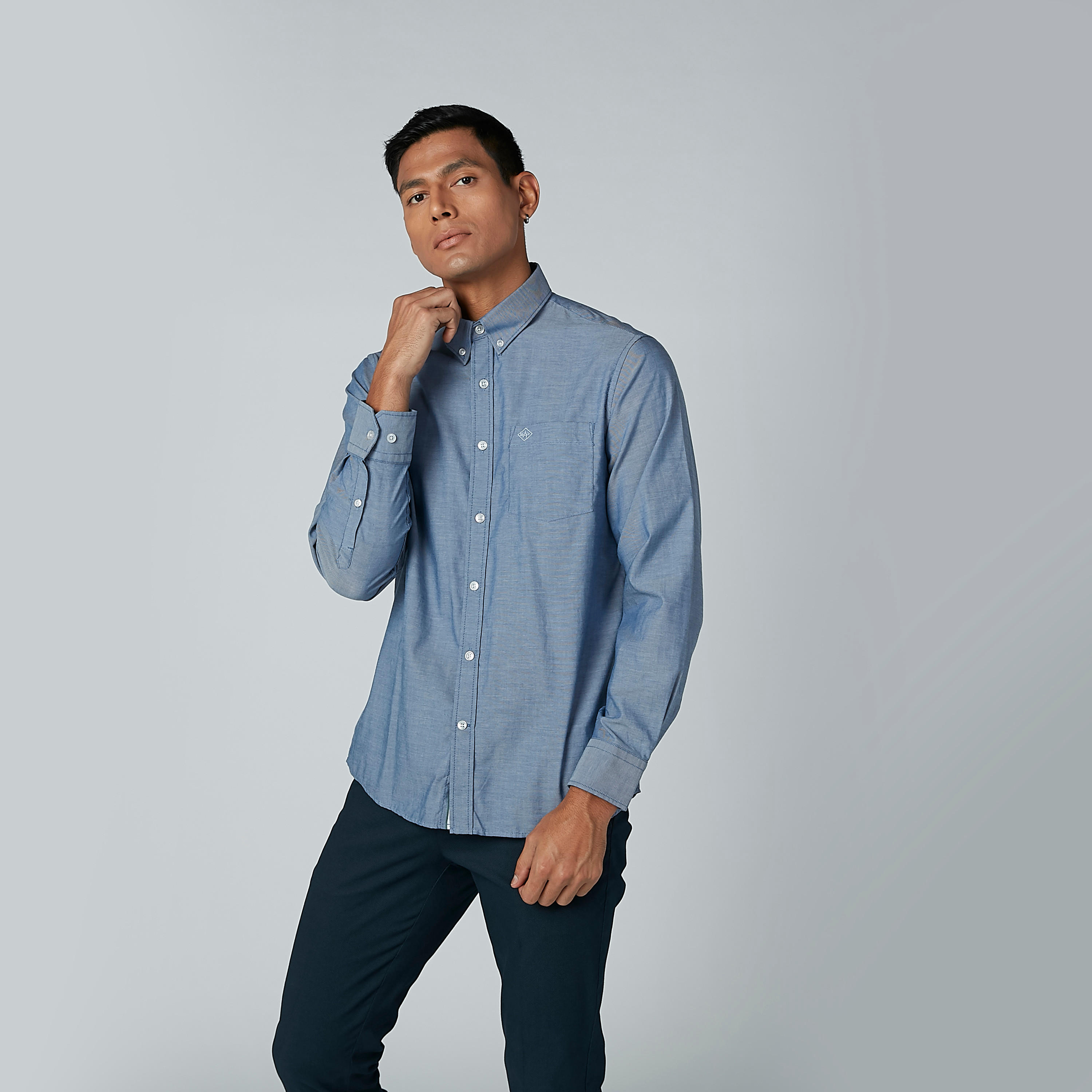 قميص سادة بأكمام طويلة وجيوب من آرو-men-clothing-shirts-image-3