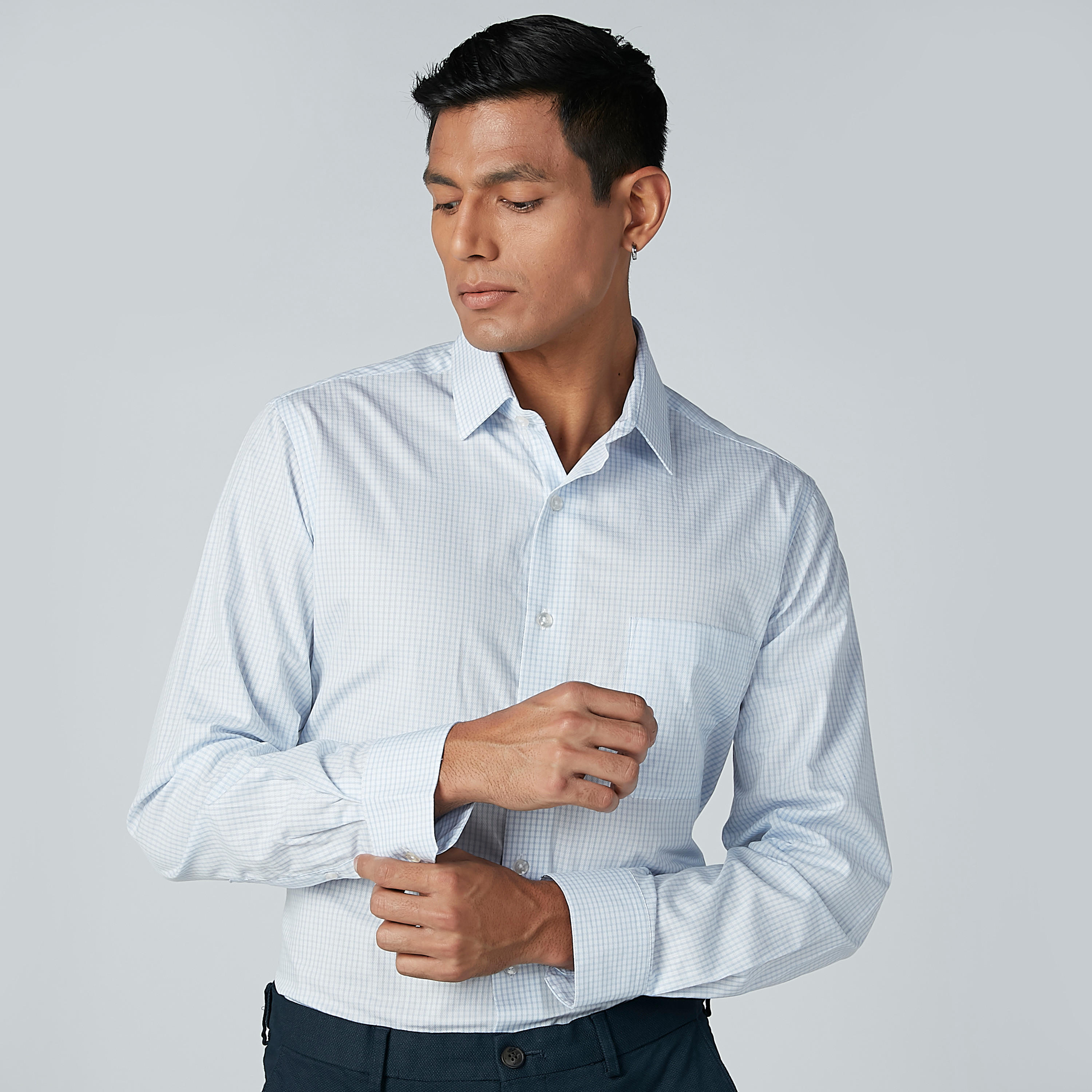 قميص كاروهات بأكمام طويلة وجيوب من آرو-men-clothing-shirts-image-2