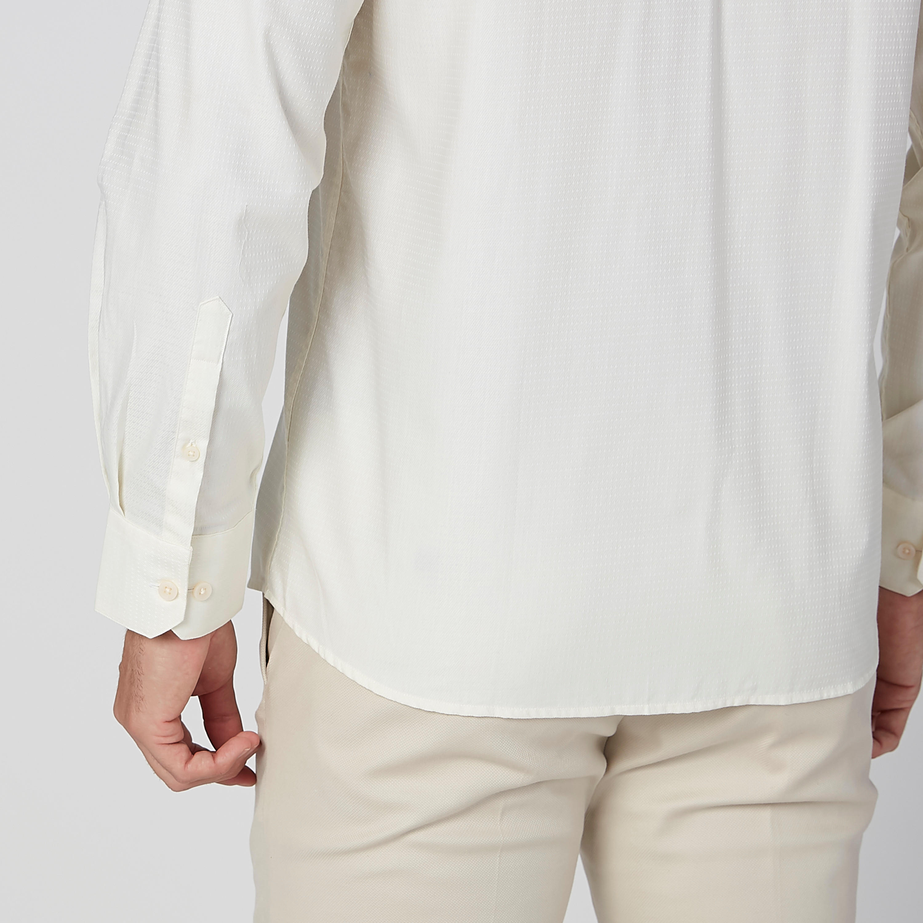 قميص بارز الملمس بأكمام طويلة وجيب خارجي من آرو-men-clothing-shirts-image-4