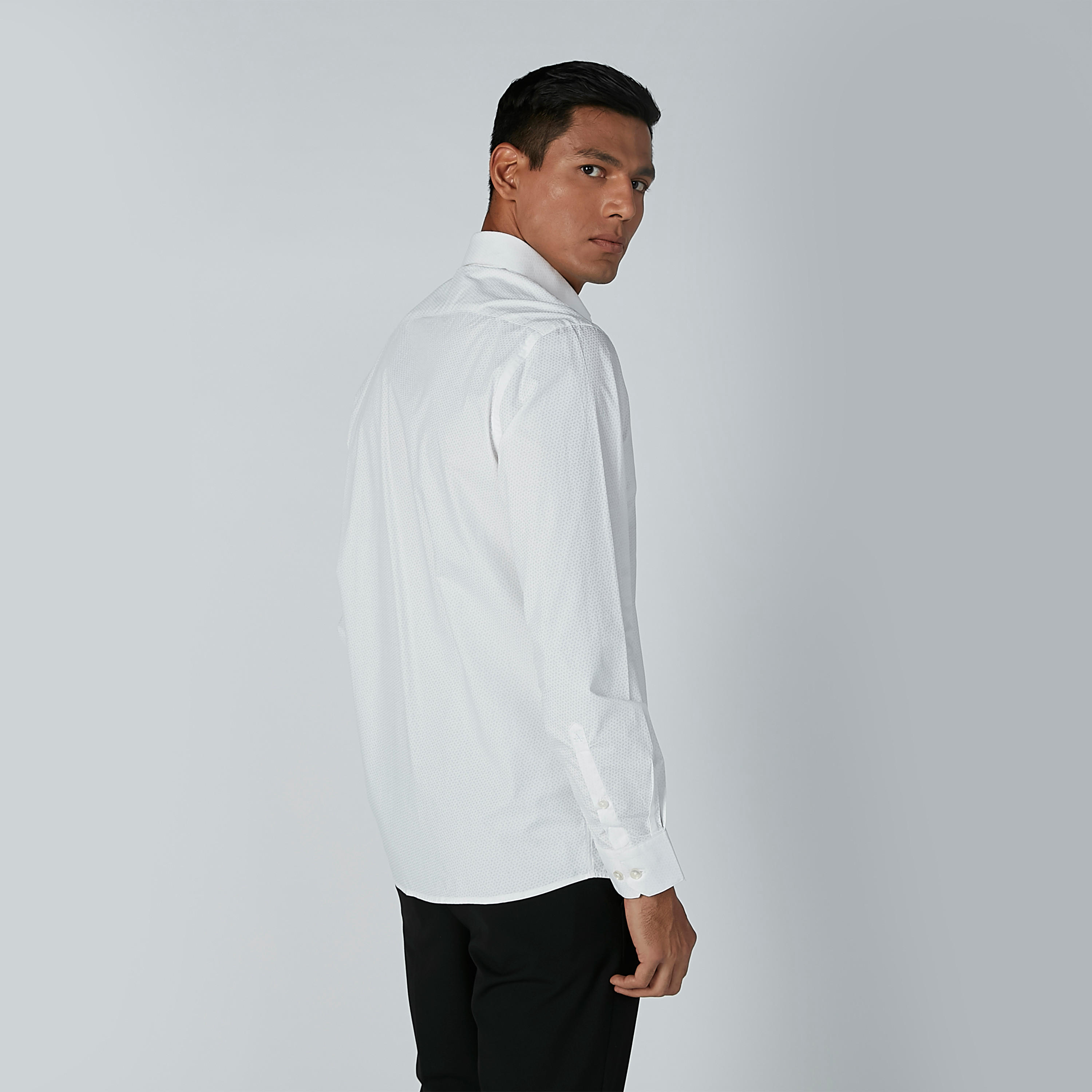 قميص سادة بأكمام طويلة وأزرار من آرو-men-clothing-shirts-image-4