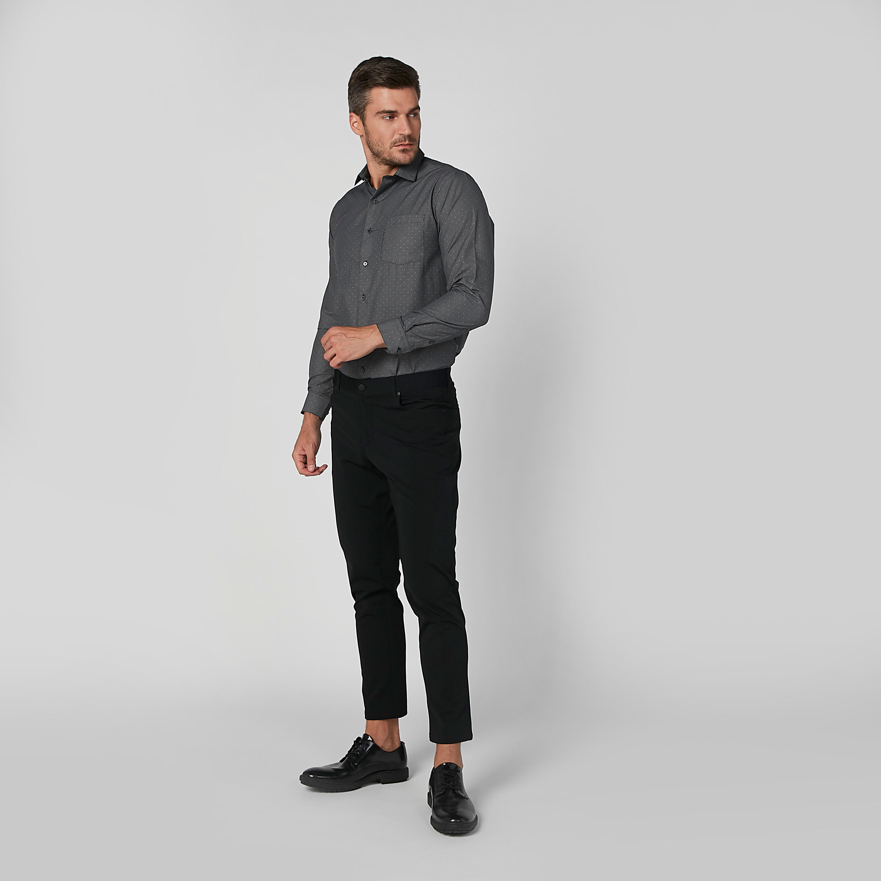 قميص بأكمام طويلة وجيب خارجي وطبعات-men-clothing-shirts-image-2