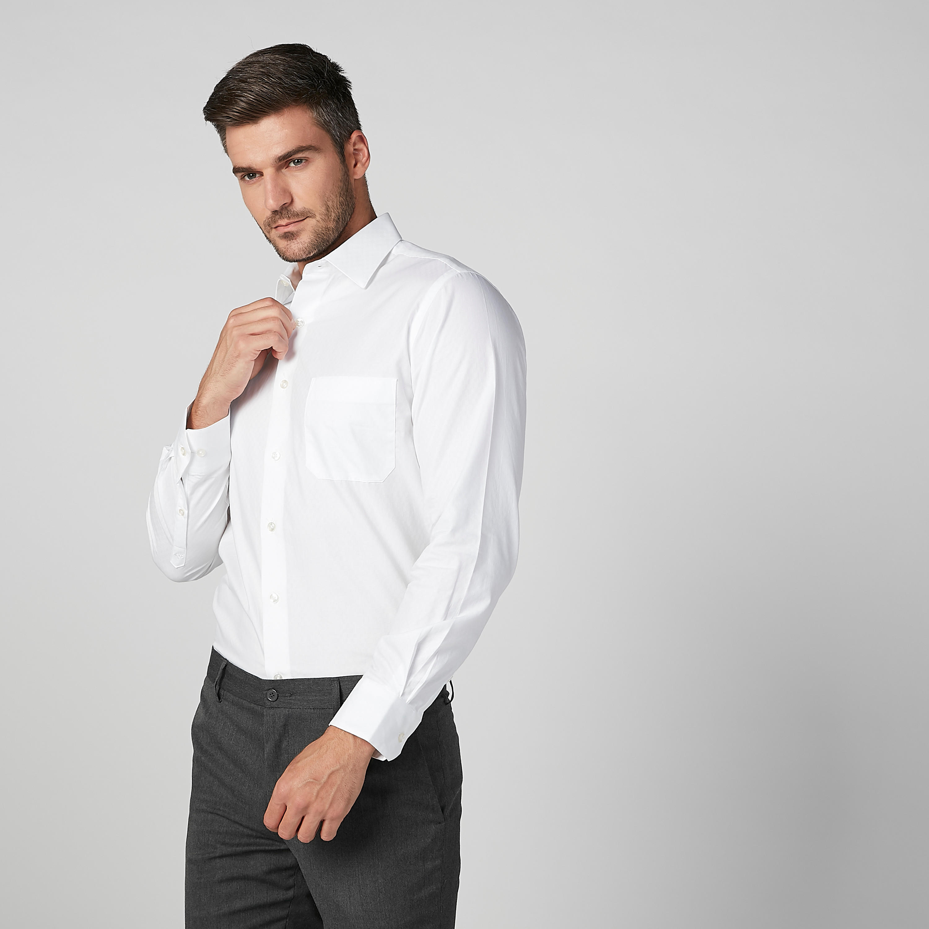 قميص سادة بأكمام طويلة وجيوب من آرو-men-clothing-shirts-image-2