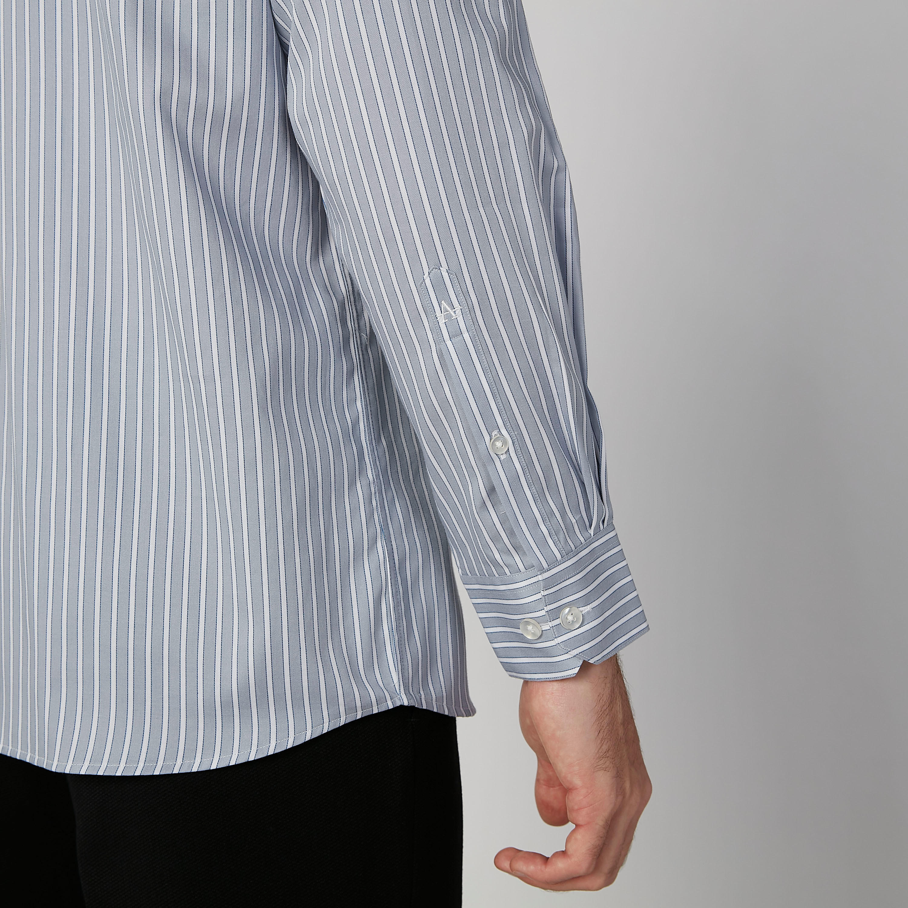 قميص سليم مقلّم بأكمام طويلة وجيوب من آرو-men-clothing-shirts-image-4