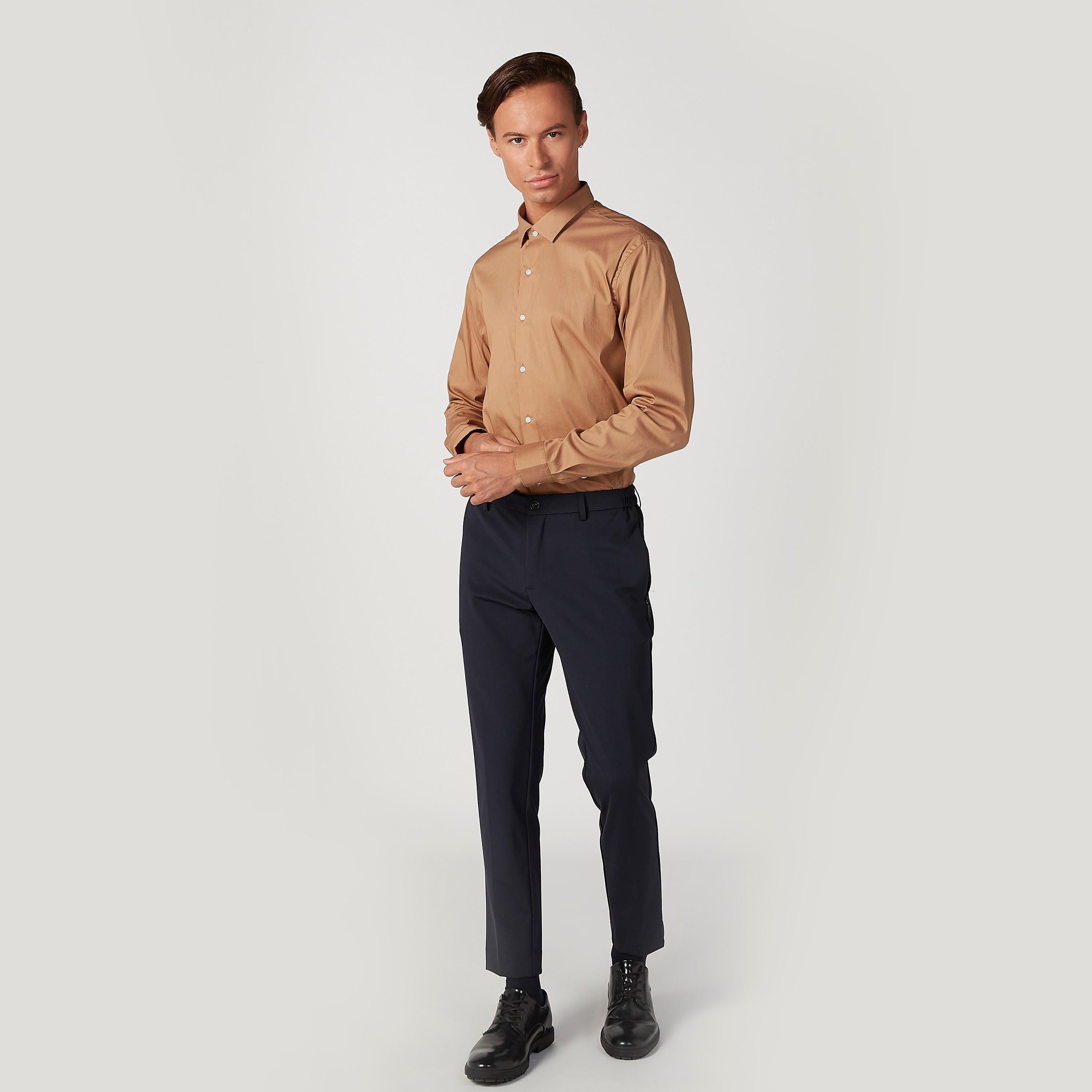 قميص سادة بياقة عاديّة وأكمام طويلة من آرو-men-clothing-shirts-image-2