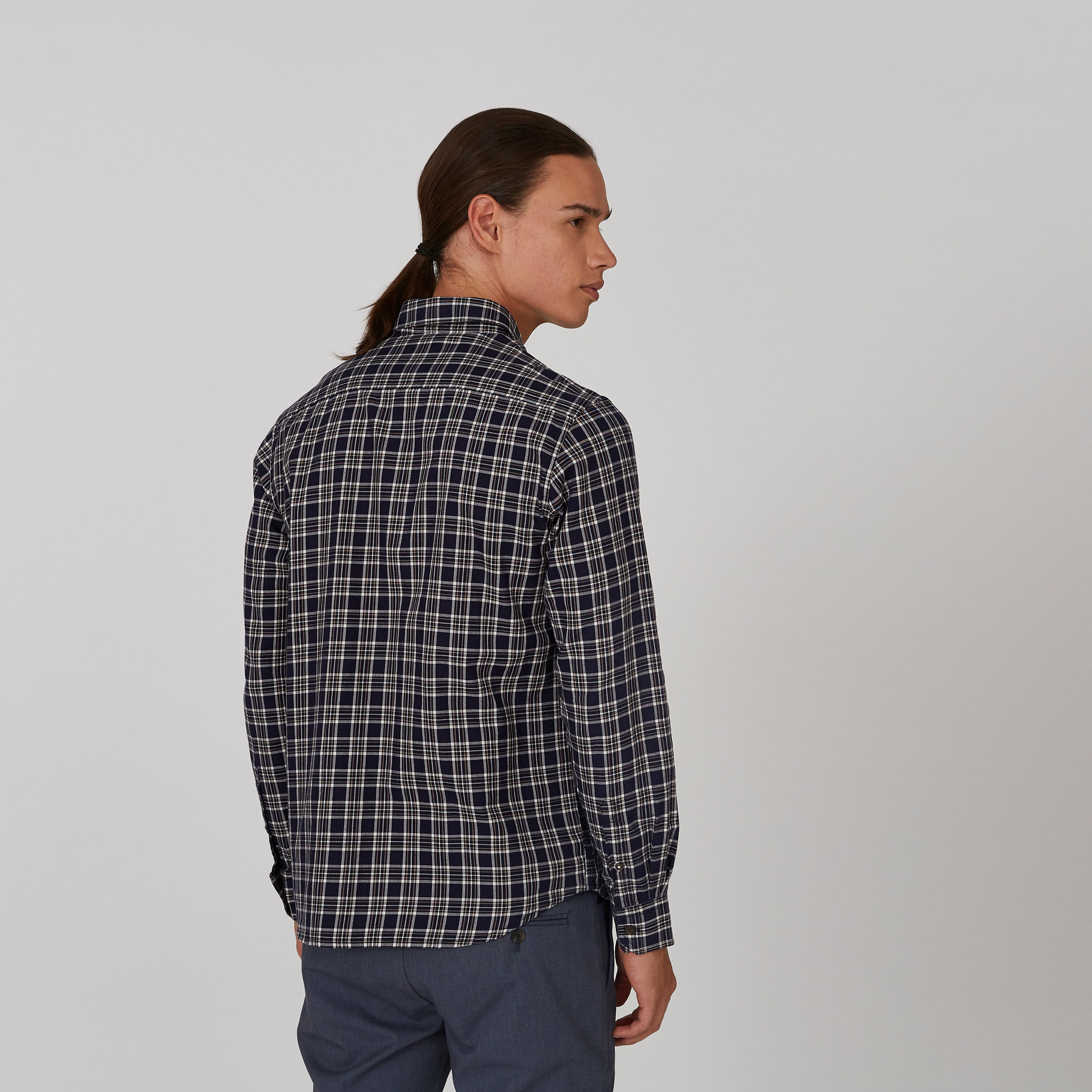 قميص كاروهات بياقة عاديّة وأكمام طويلة من آرو-men-clothing-shirts-image-2