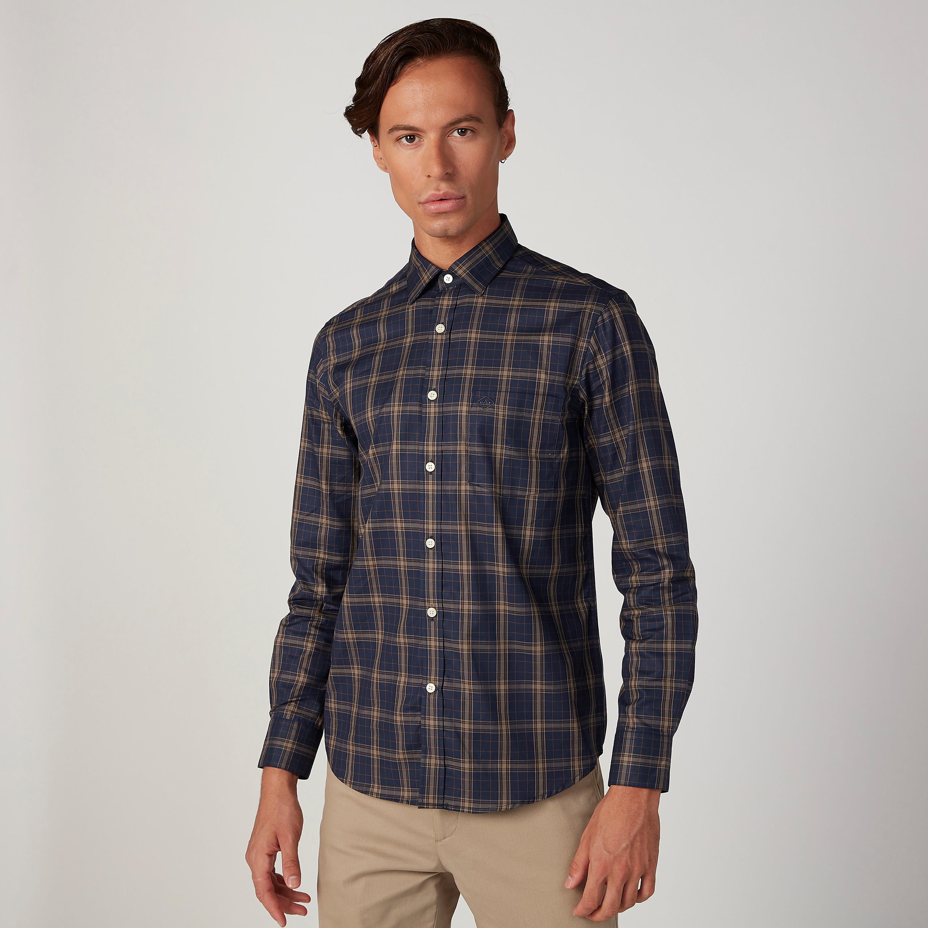 قميص مربعات بأكمام طويلة وجيب خارجي من آرو-men-clothing-shirts-image-1