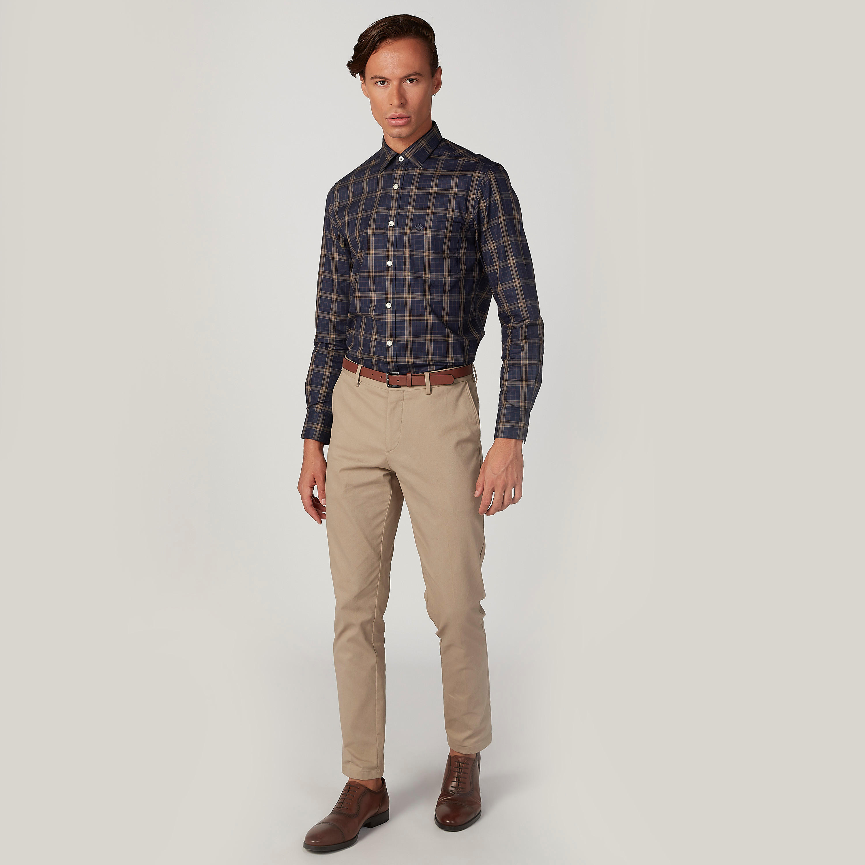 قميص مربعات بأكمام طويلة وجيب خارجي من آرو-men-clothing-shirts-image-2