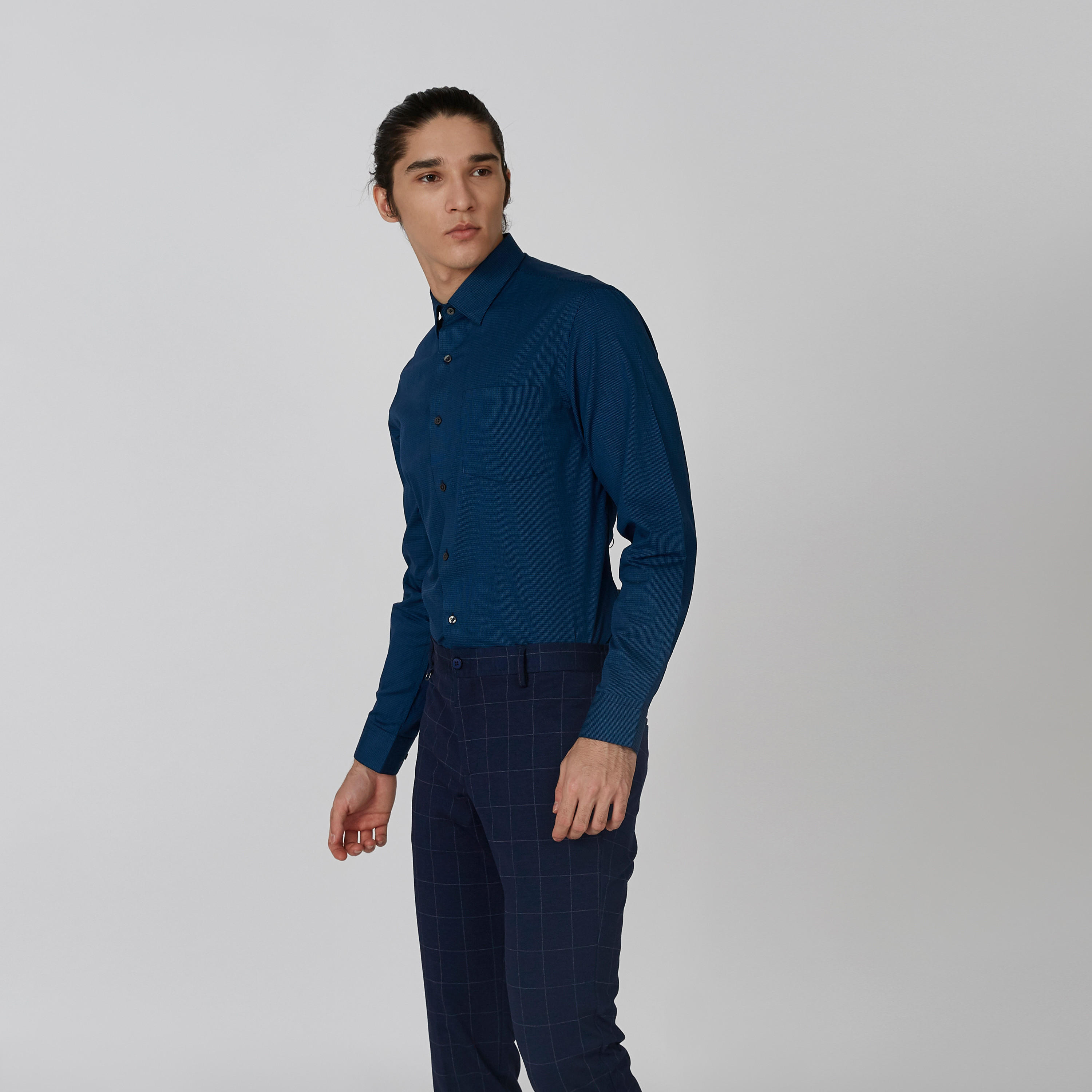 قميص سليم بارز الملمس بياقة عاديّة وأكمام طويلة من آرو-men-clothing-shirts-image-4