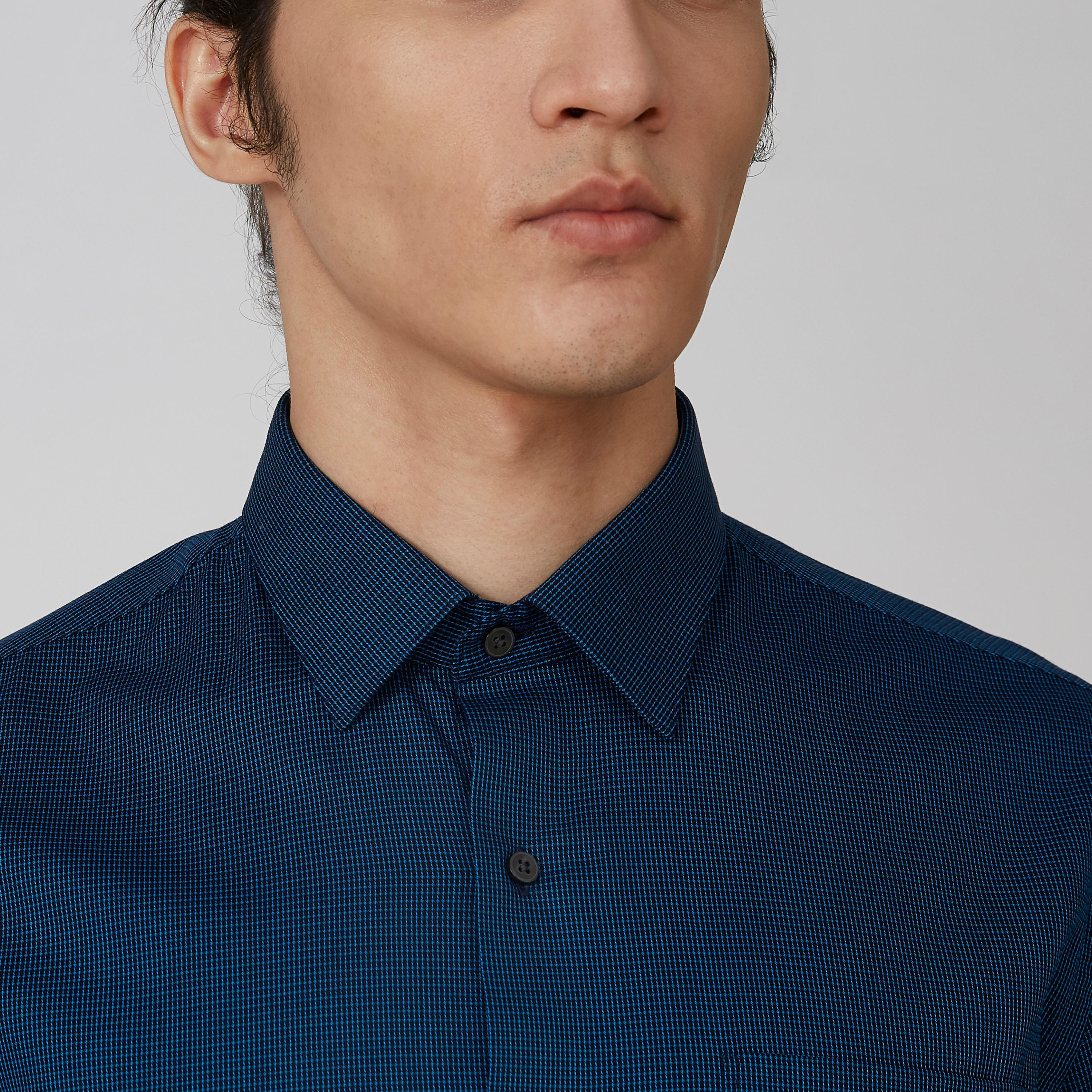 قميص سليم بارز الملمس بياقة عاديّة وأكمام طويلة من آرو-men-clothing-shirts-image-5