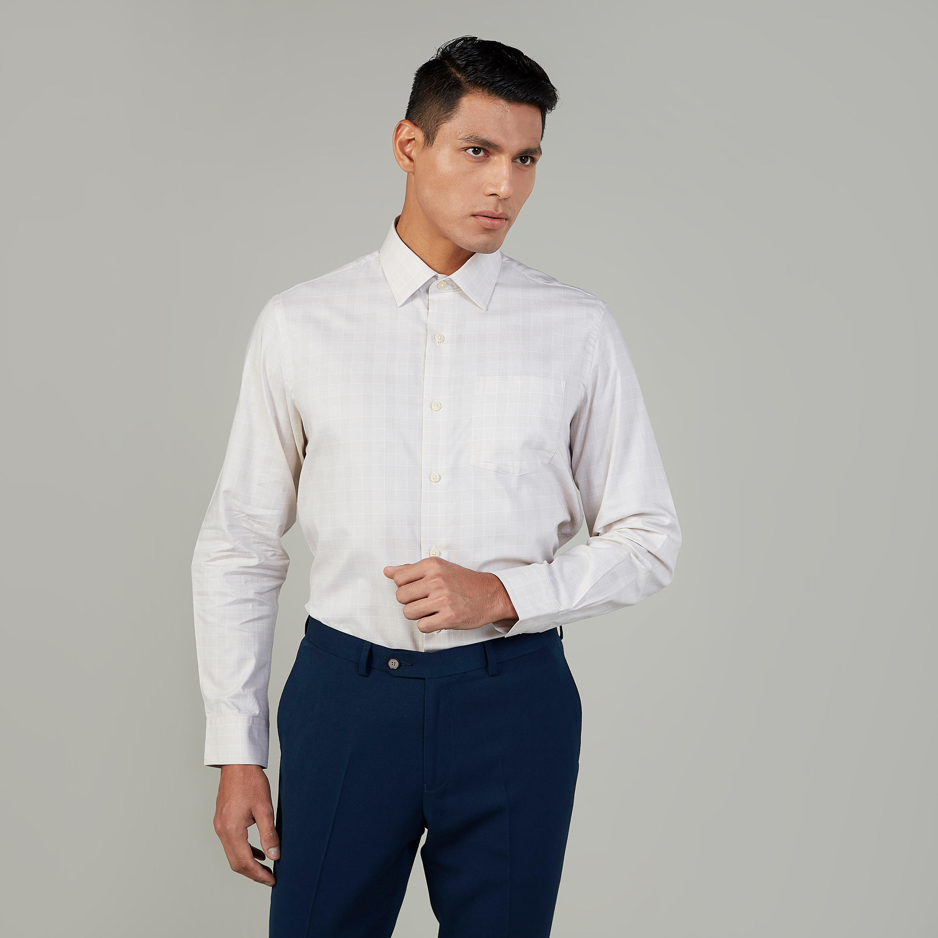 قميص كاروهات بأكمام طويلة وجيب على الصدر من آرو-men-clothing-shirts-image-1