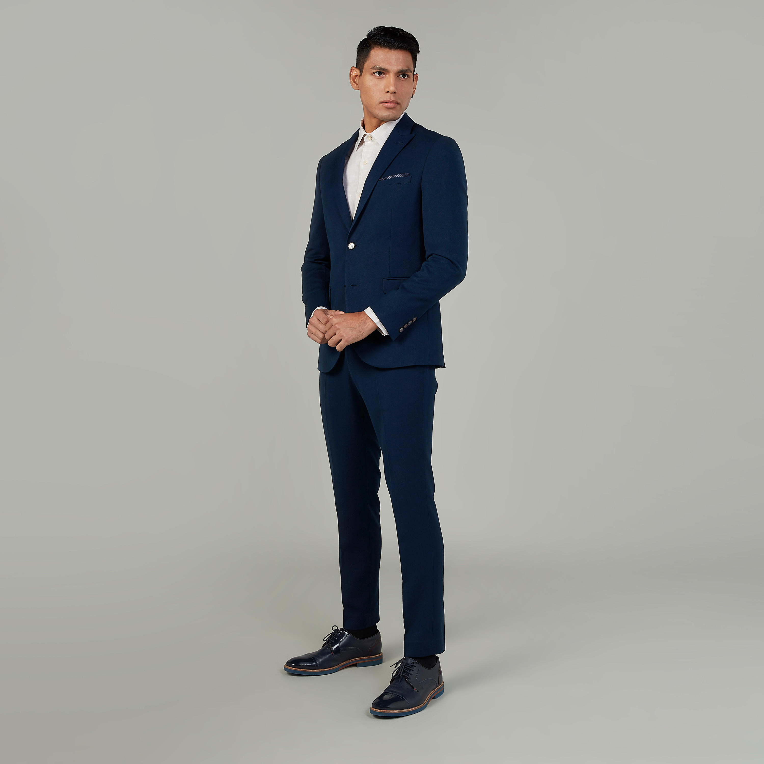 قميص كاروهات بأكمام طويلة وجيب على الصدر من آرو-men-clothing-shirts-image-2