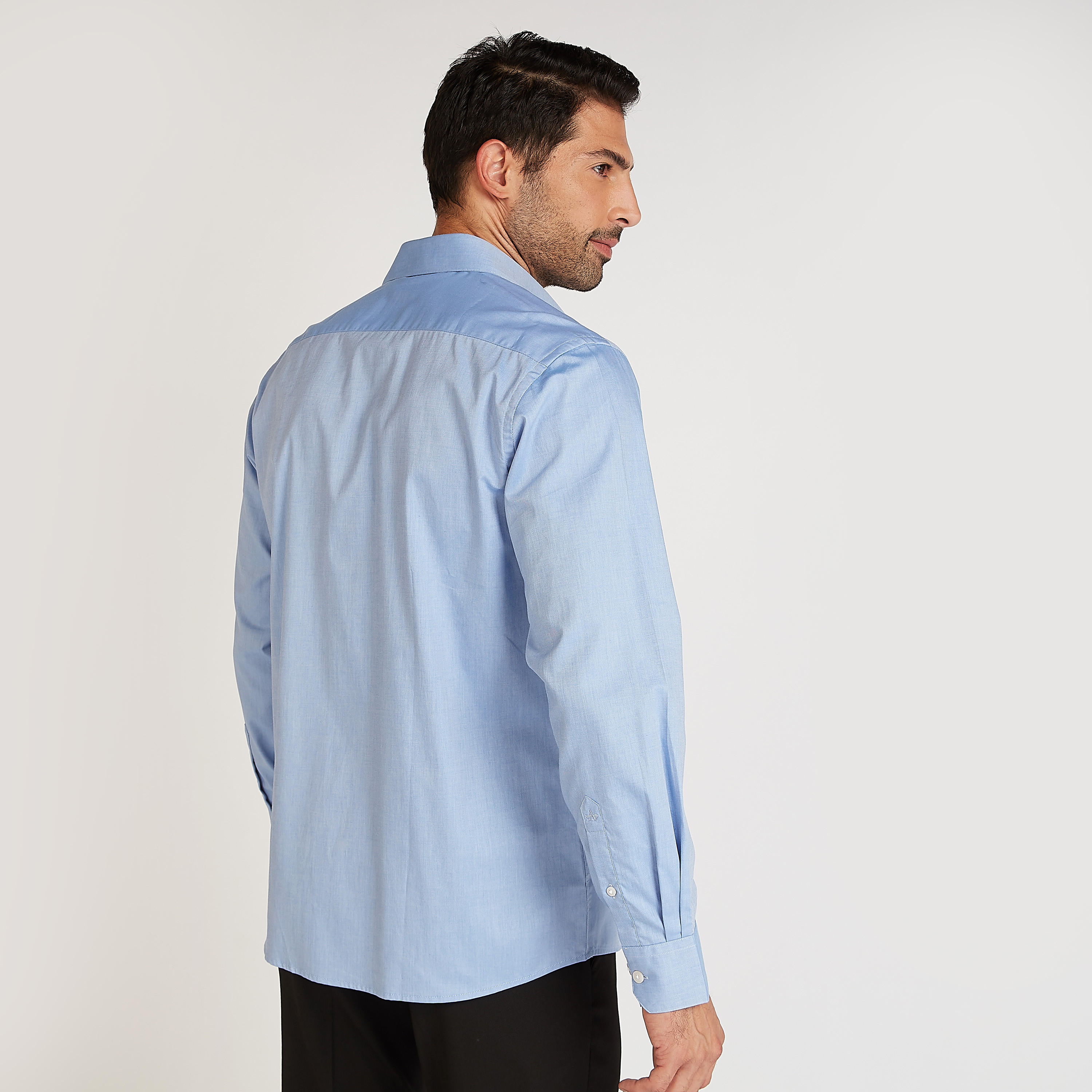 قميص رسمي سهل الكي بارز الملمس بأكمام طويلة وجيب على الصدر-men-clothing-shirts-image-4