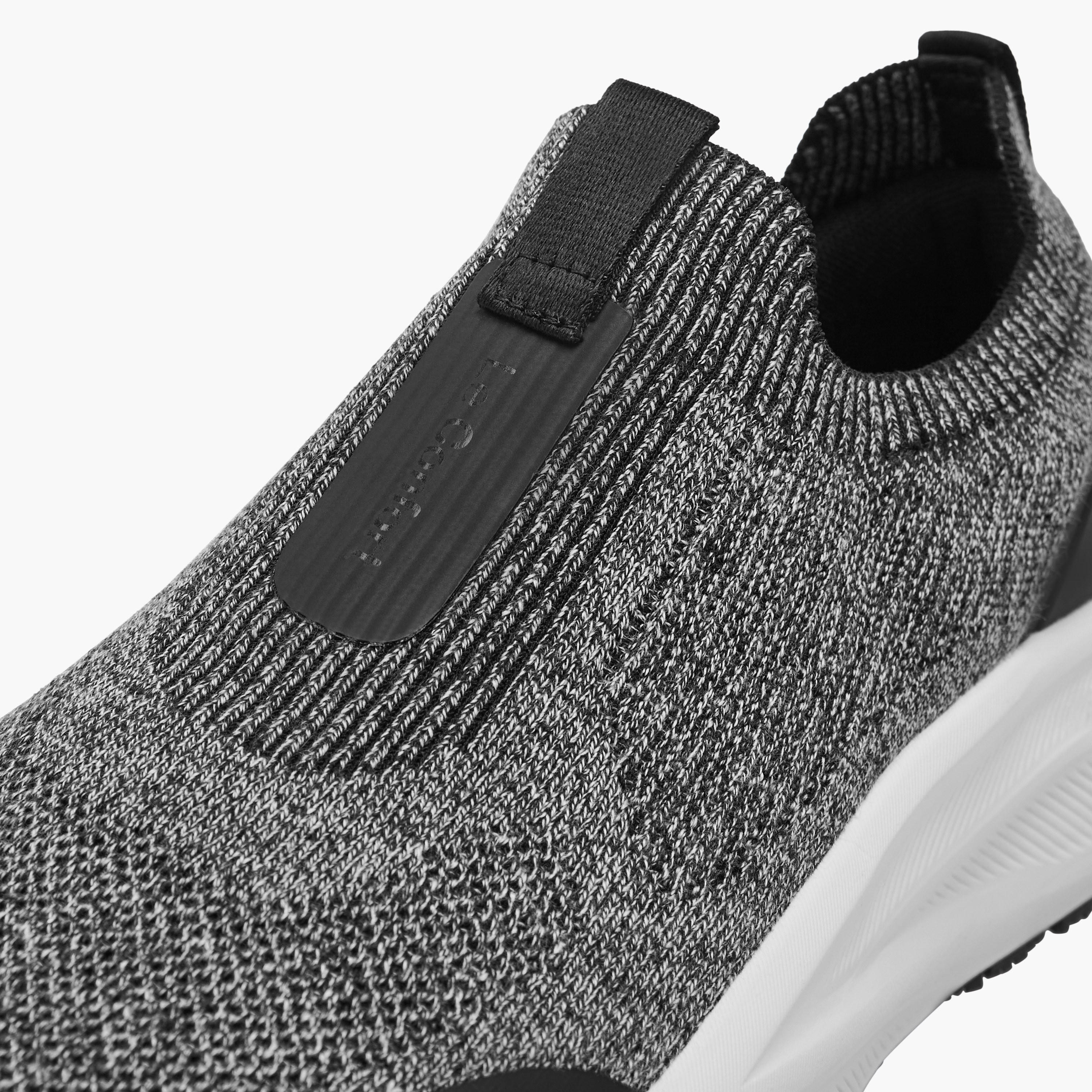 حذاء سنيكرز مريح سهل الارتداء بتفاصيل الشعار من لو كونفورت-men-shoes-sneakers-image-4