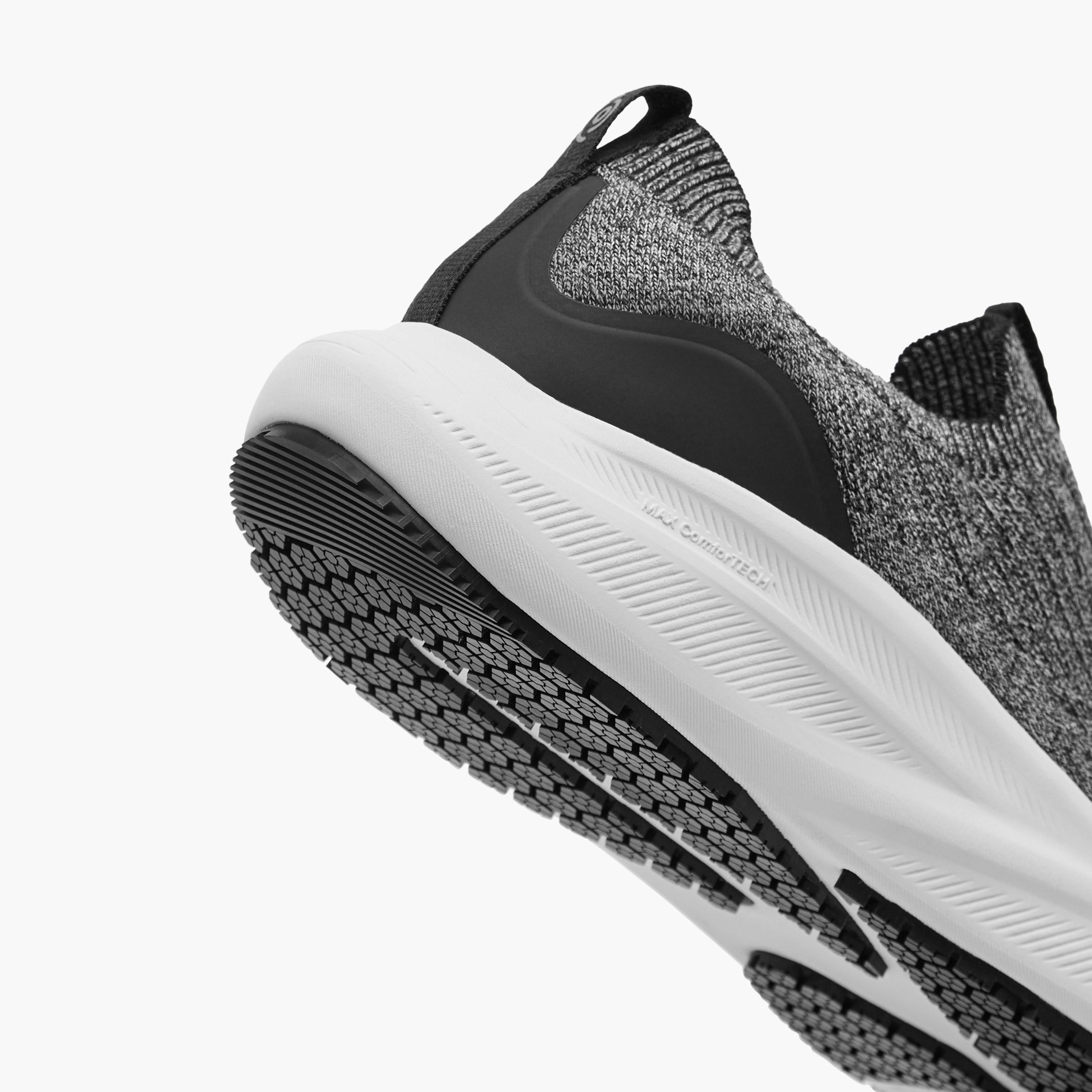 حذاء سنيكرز مريح سهل الارتداء بتفاصيل الشعار من لو كونفورت-men-shoes-sneakers-image-5