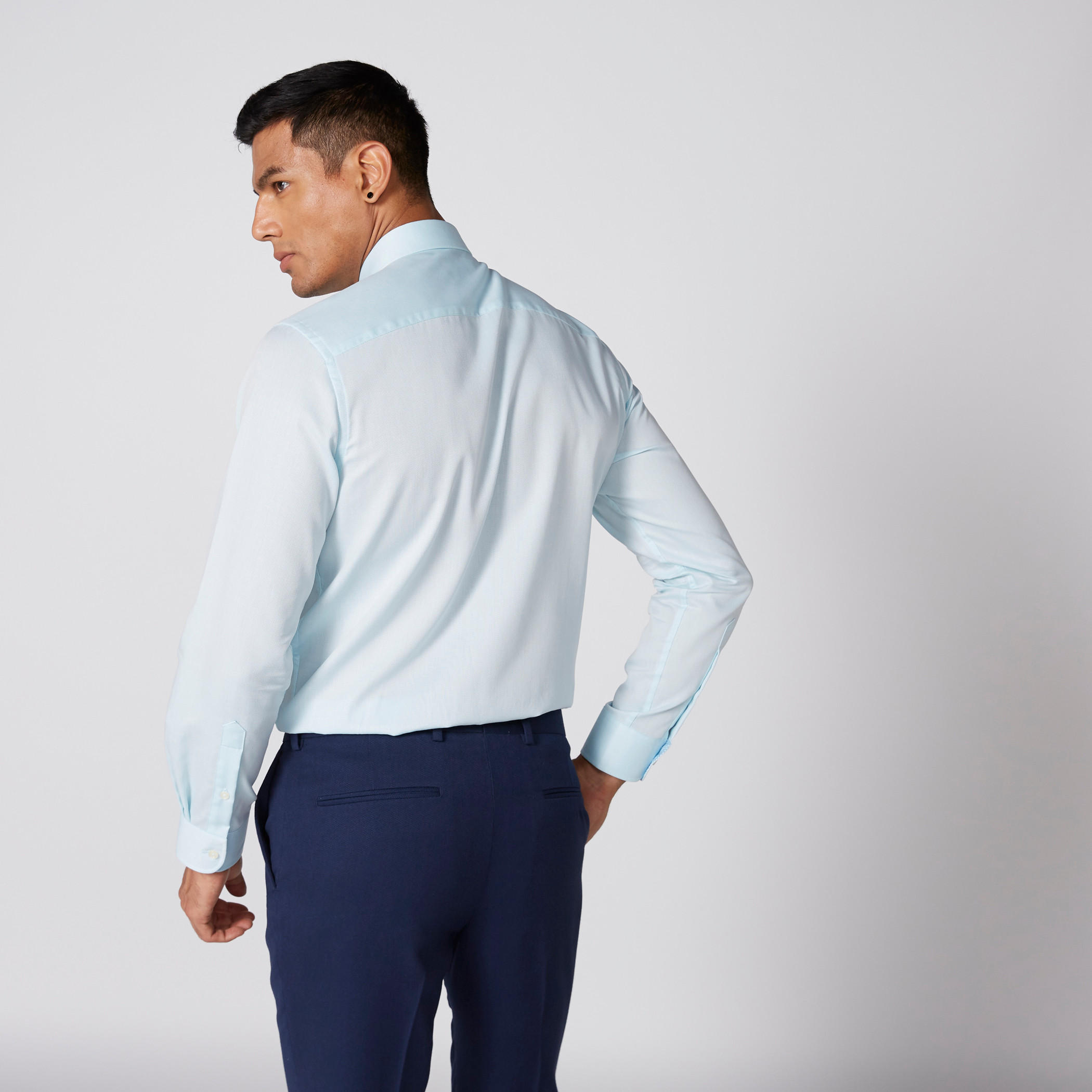 قميص بأكمام طويلة وتفاصيل جيوب-men-clothing-shirts-image-2