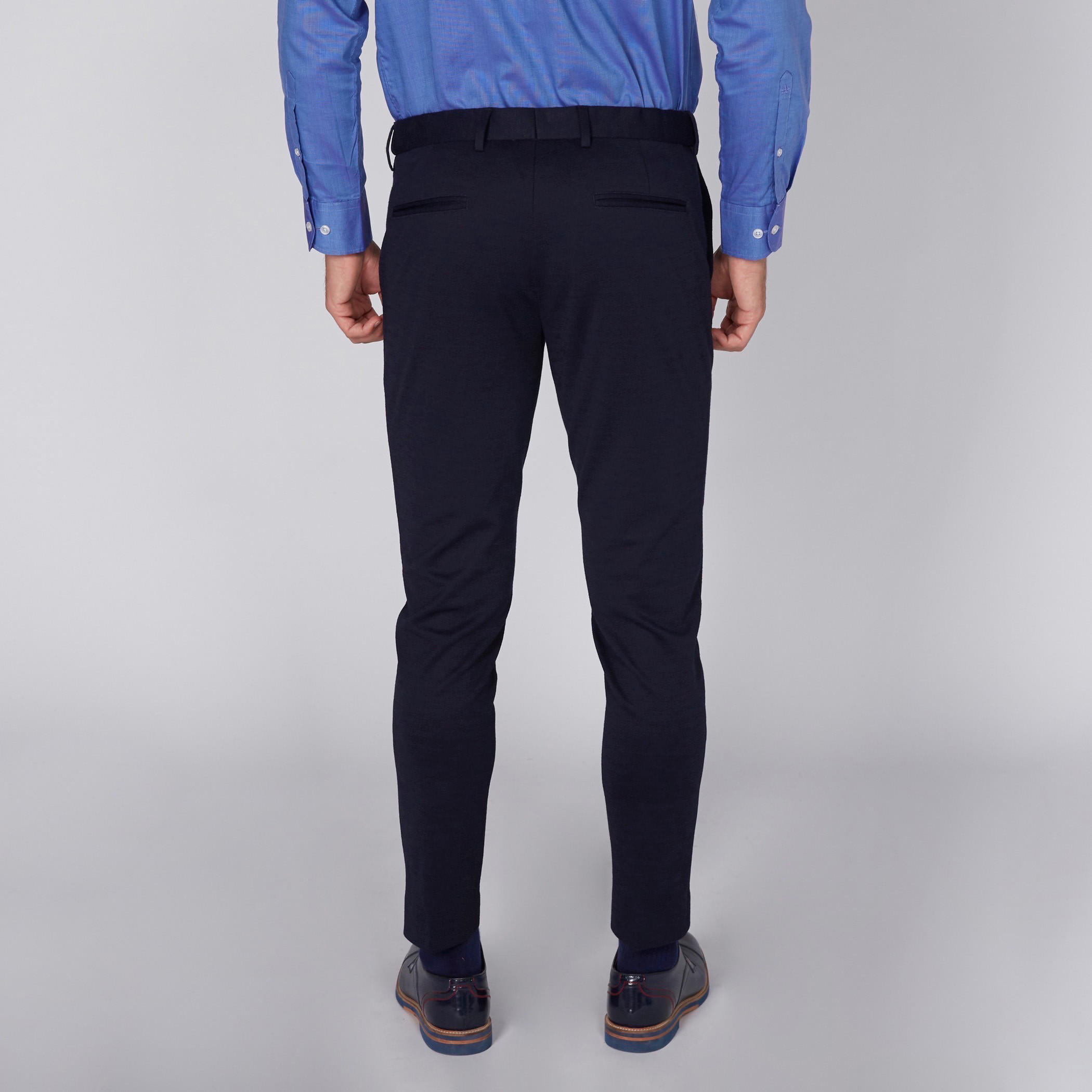 بنطال طويل بقصّة ضيّقة-men-clothing-bottoms-trousersandchinos-trousers-image-4