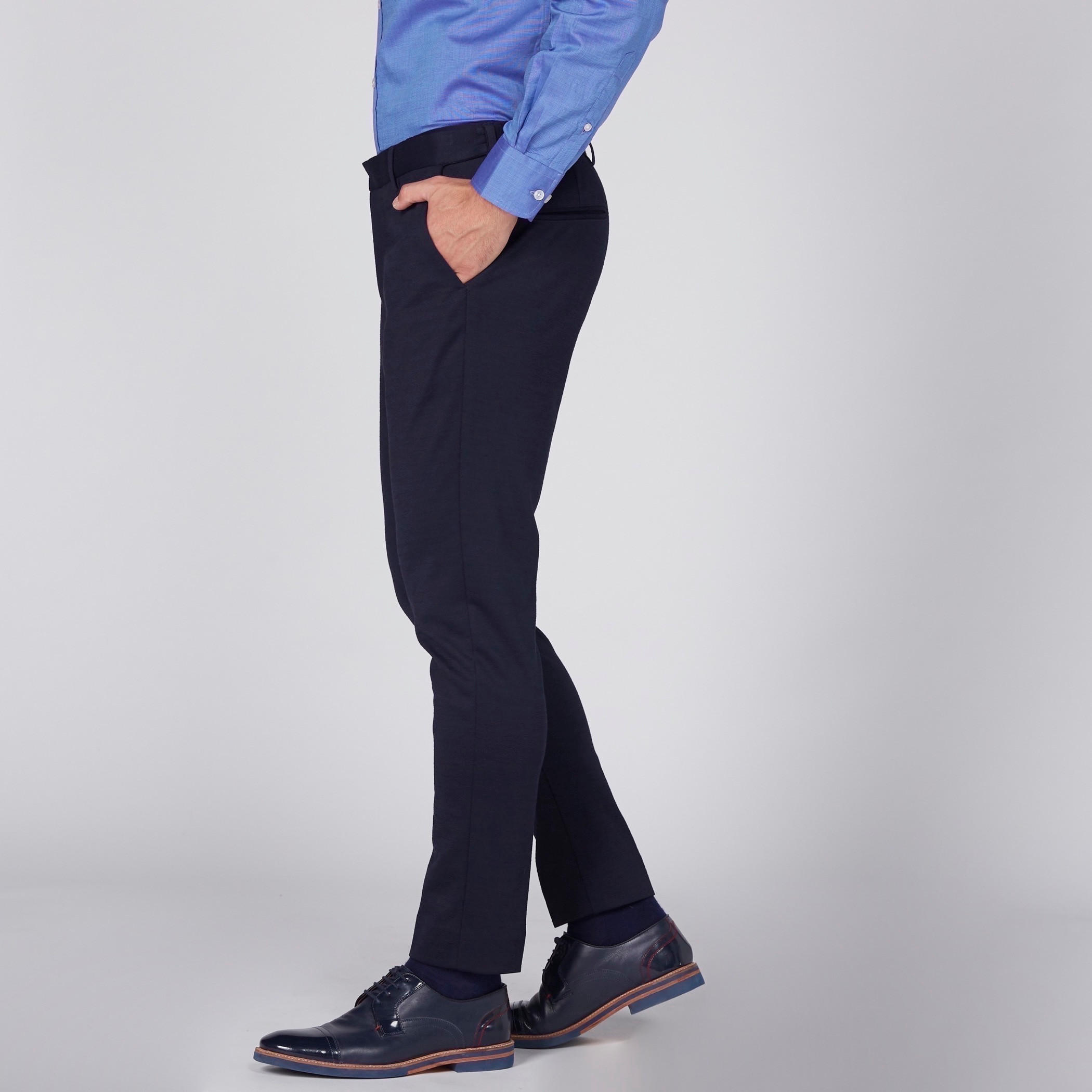 بنطال طويل بقصّة ضيّقة-men-clothing-bottoms-trousersandchinos-trousers-image-5