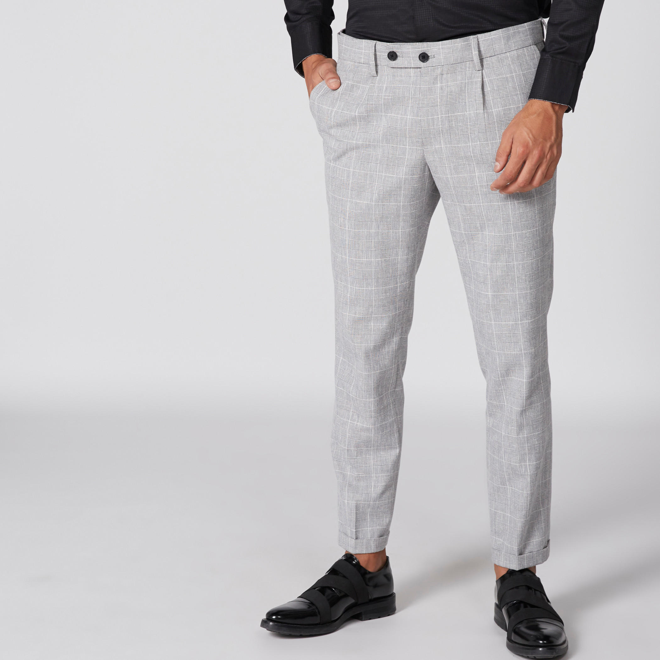 بنطال كاروهات طويل بزر إغلاق وجيوب-men-clothing-bottoms-trousersandchinos-trousers-image-1