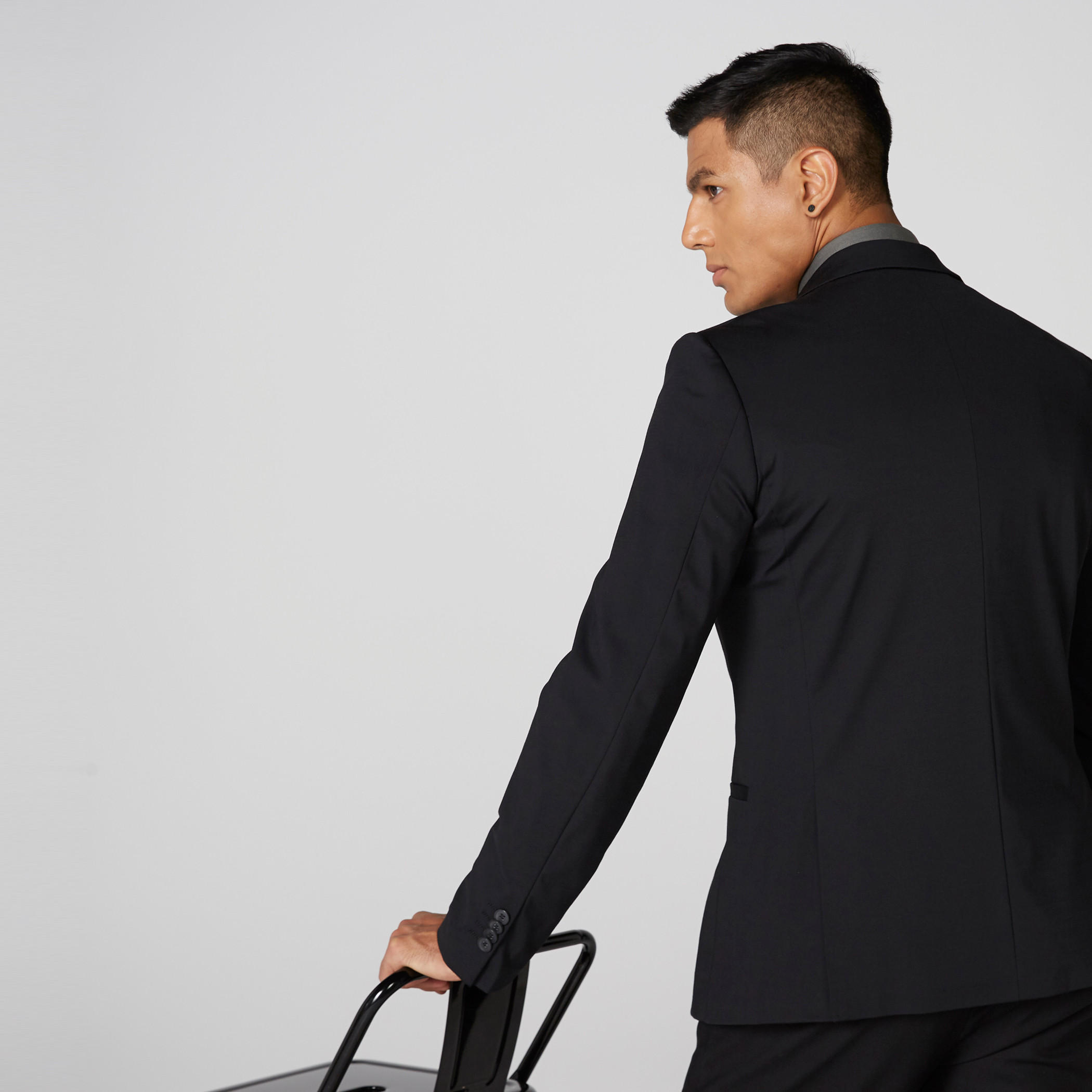 جاكيت بدلة بقصة مطابقة للجسم وياقة طويلة وأكمام طويلة-men-winterwear-jacketsandblazers-image-2