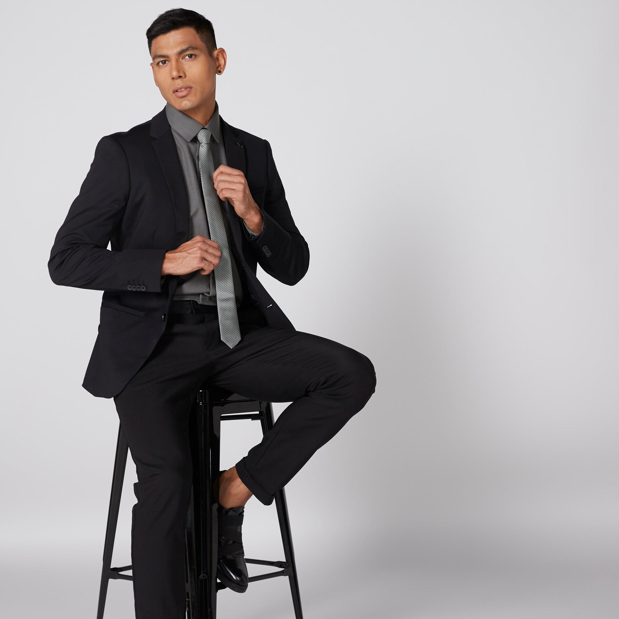 جاكيت بدلة بقصة مطابقة للجسم وياقة طويلة وأكمام طويلة-men-winterwear-jacketsandblazers-image-4