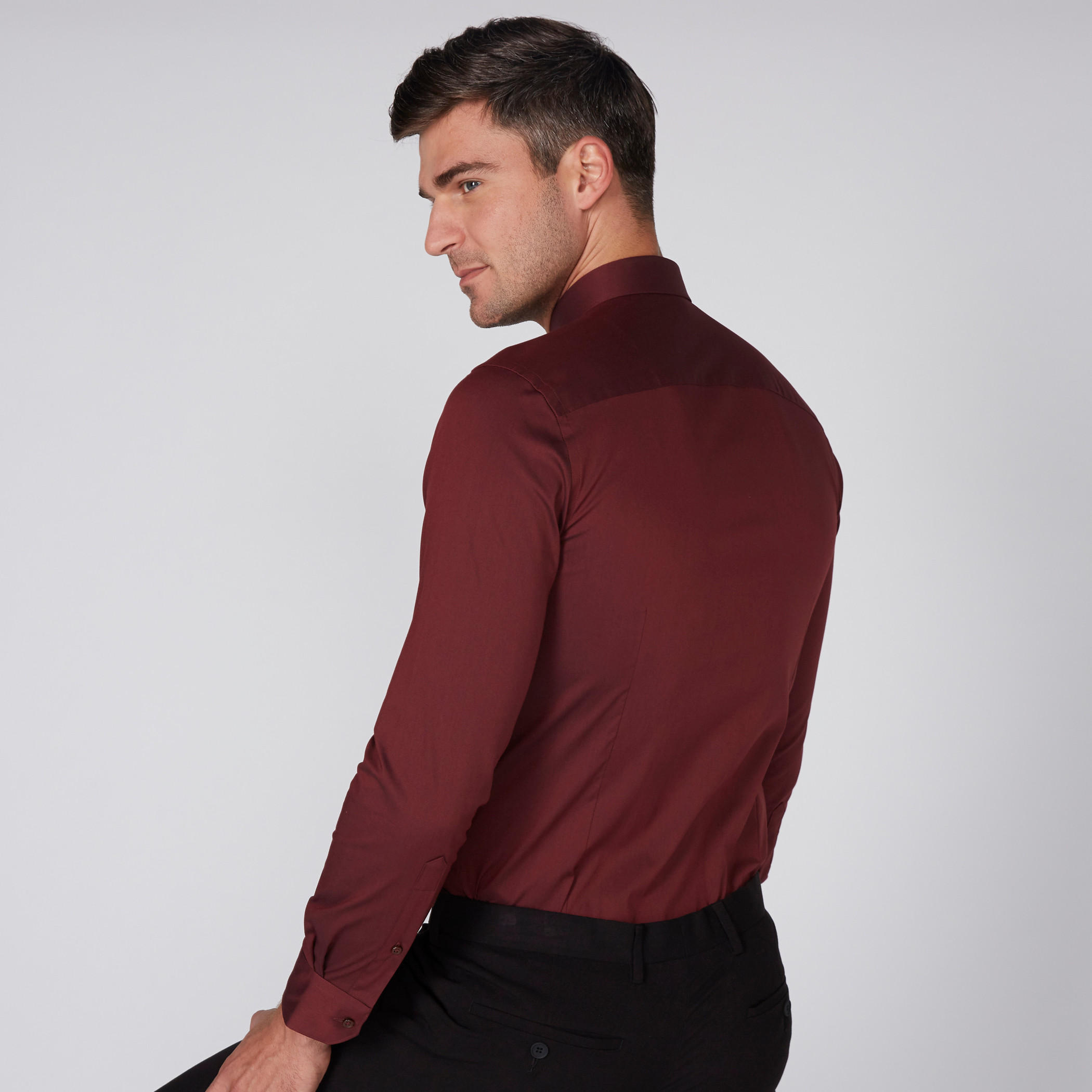 قميص رسمي بأكمام طويلة وياقة واسعة-men-clothing-shirts-image-2