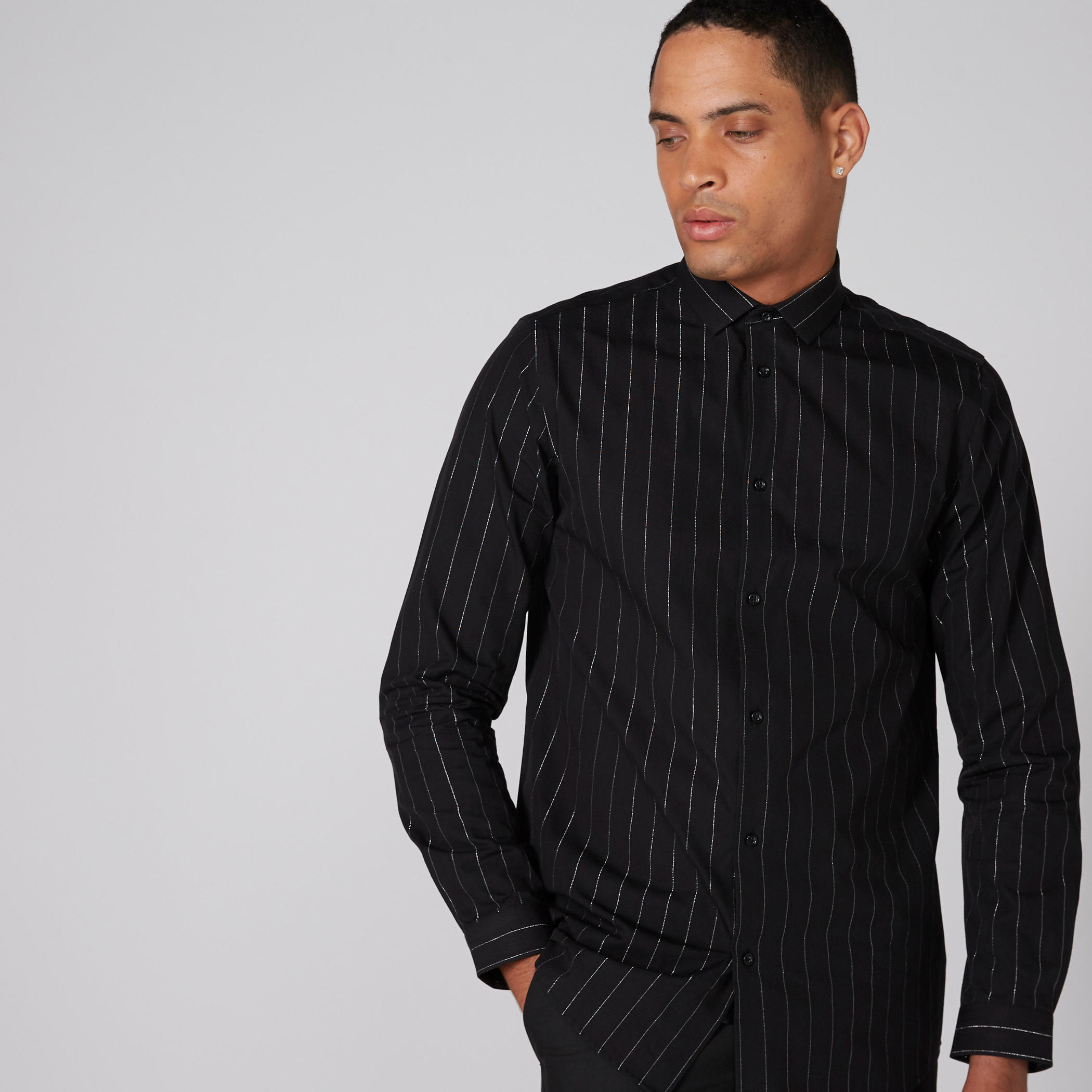 قميص مقلّم بأكمام طويلة وأزرار-men-clothing-shirts-image-3