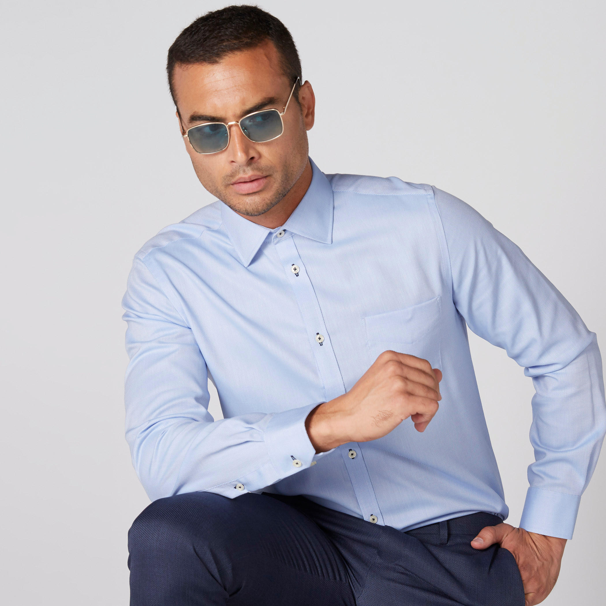 قميص بأكمام طويلة وأزرار وجيب على الصدر-men-clothing-shirts-image-1