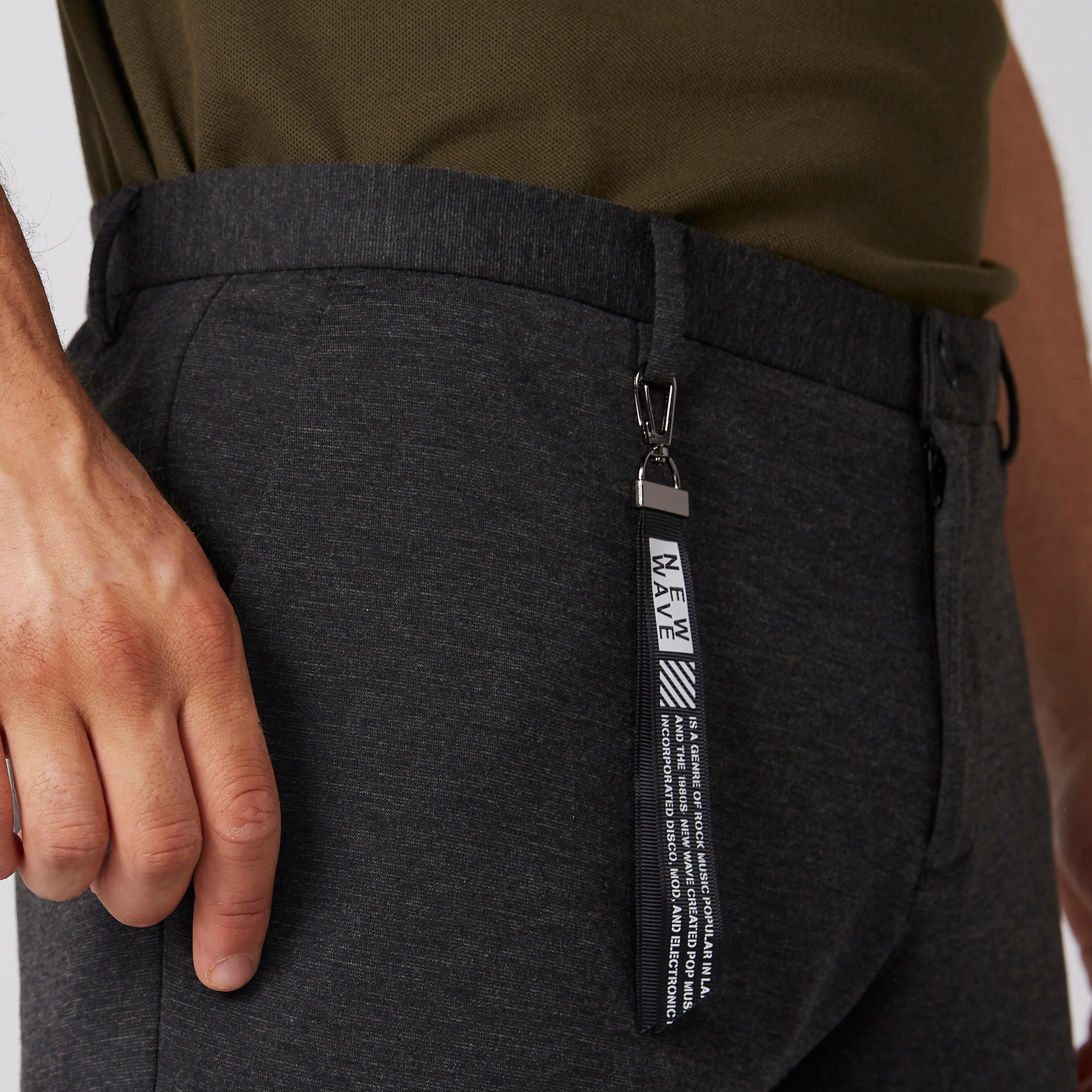 بنطال طويل عالي الخصر بزر إغلاق وجيوب-men-clothing-bottoms-trousersandchinos-trousers-image-6