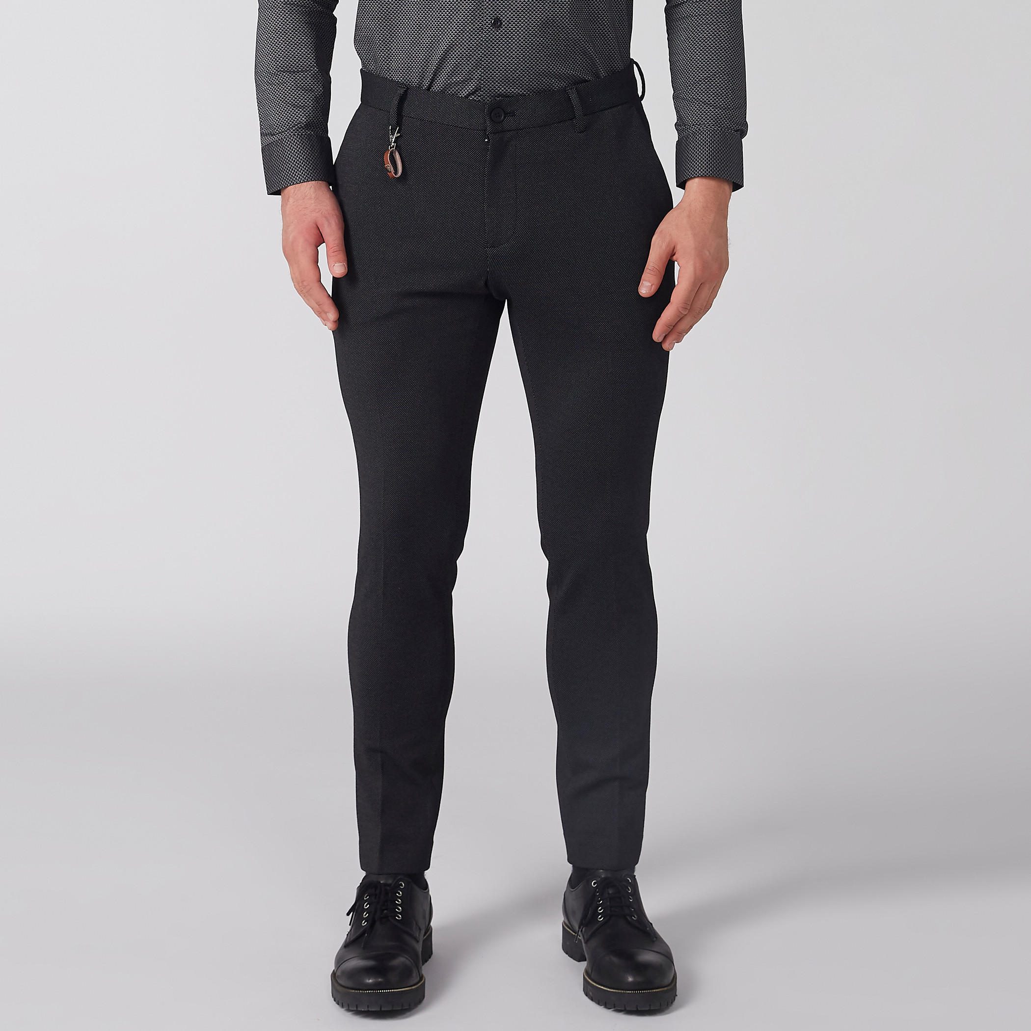 بنطال بارز الملمس بزر إغلاق وجيوب-men-clothing-bottoms-trousersandchinos-trousers-image-1