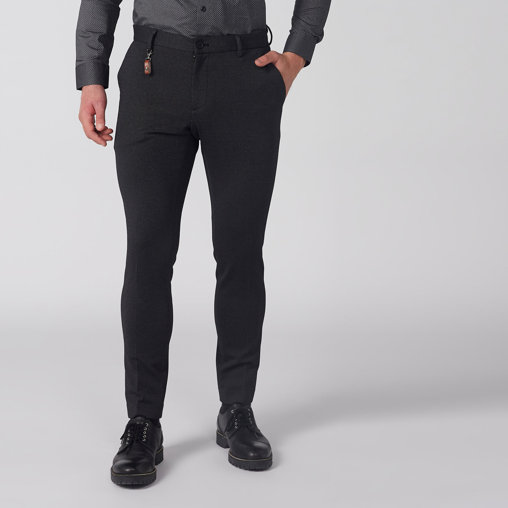 بنطال بارز الملمس بزر إغلاق وجيوب-men-clothing-bottoms-trousersandchinos-trousers-image-5