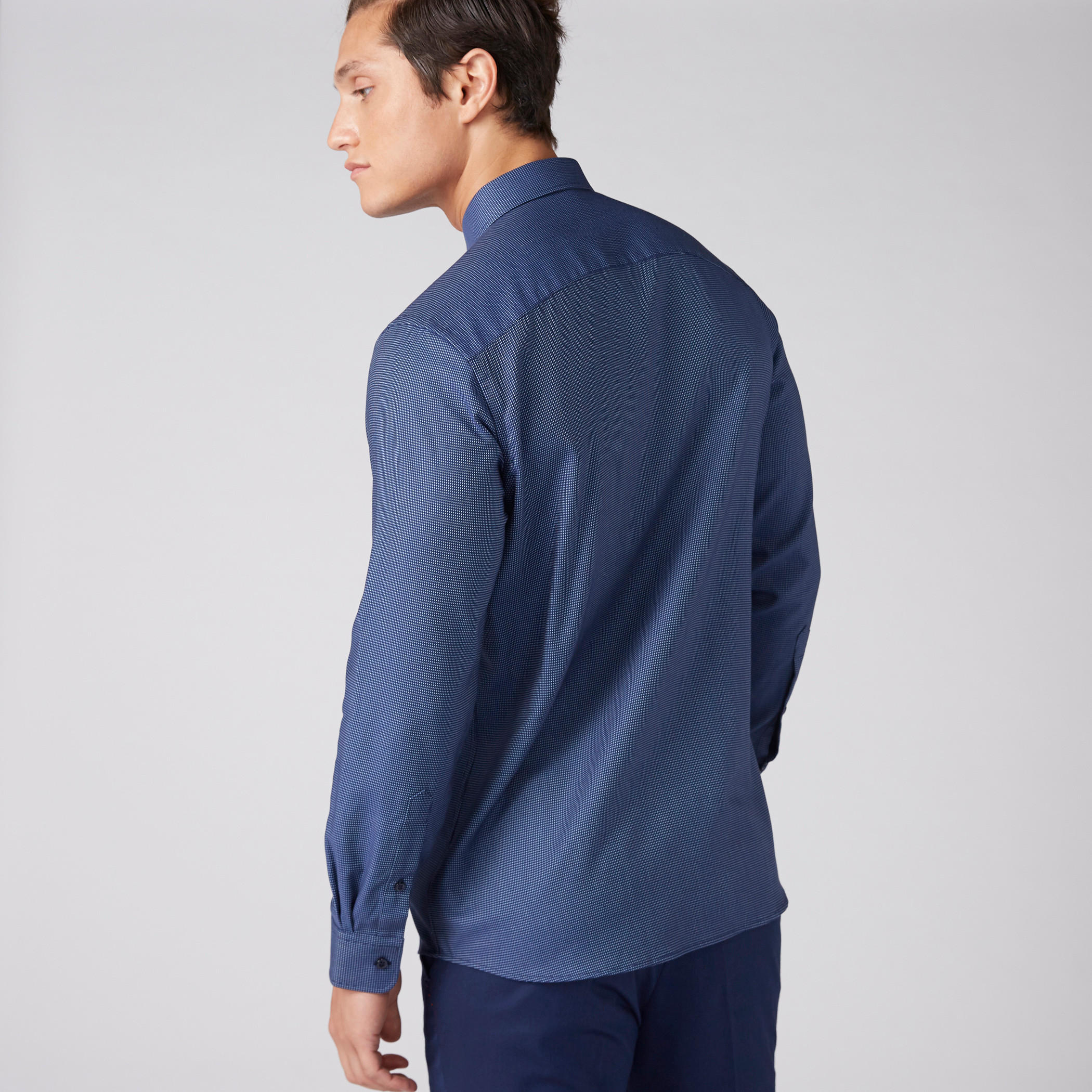 قميص بارز الملمس بياقة واسعة وأكمام طويلة وأزرار-men-clothing-shirts-image-2