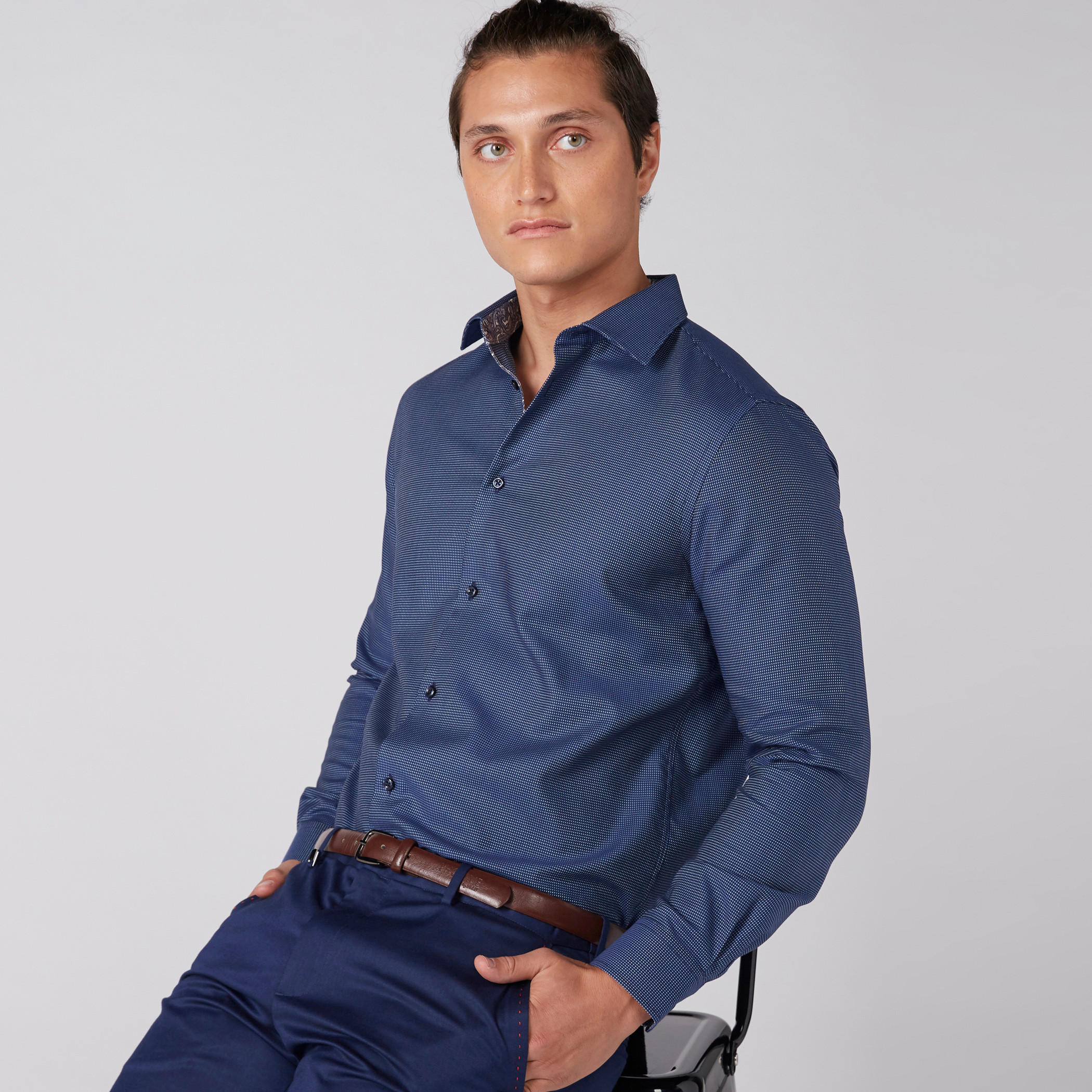 قميص بارز الملمس بياقة واسعة وأكمام طويلة وأزرار-men-clothing-shirts-image-3