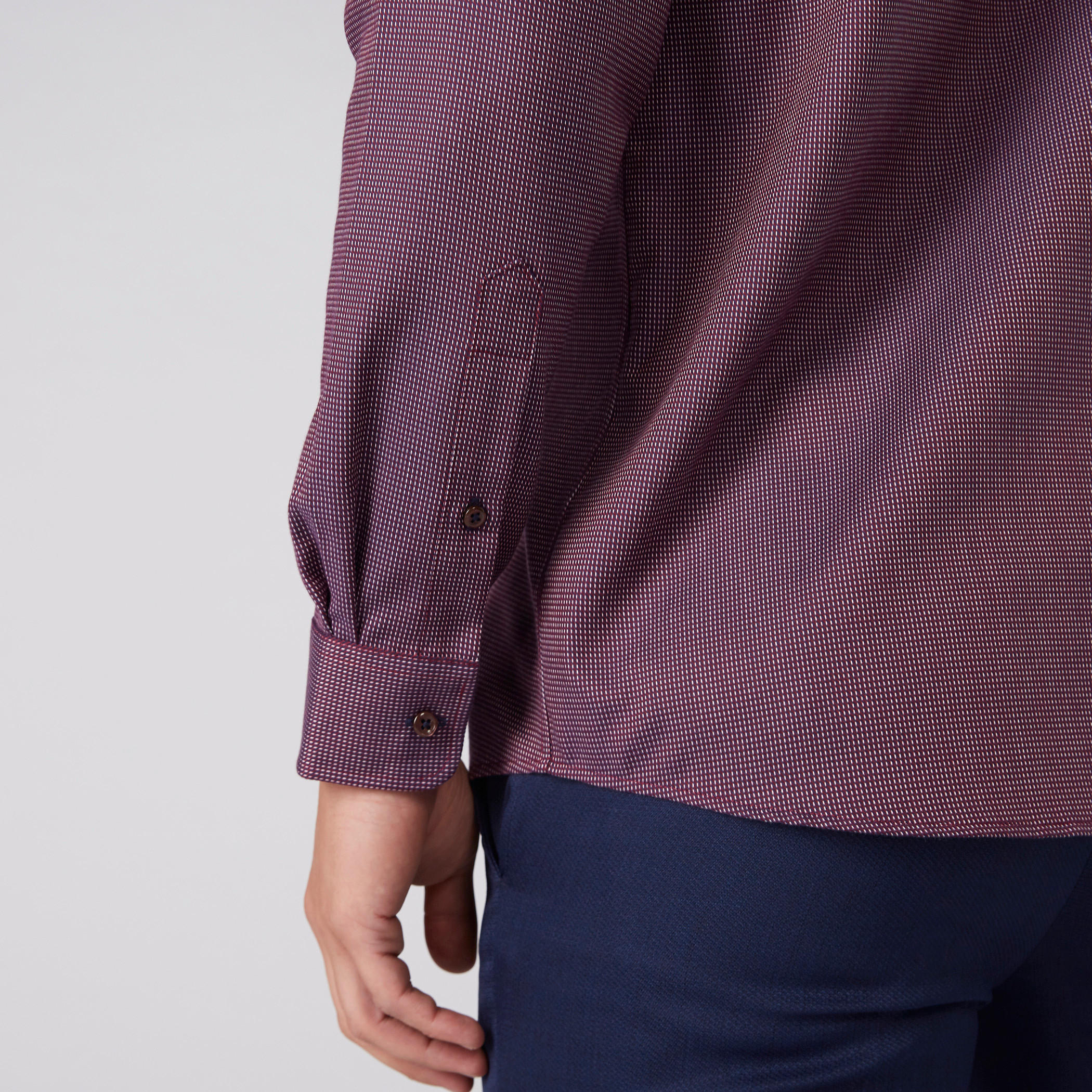 قميص بارز الملمس بياقة واسعة وأكمام طويلة وأزرار-men-clothing-shirts-image-5