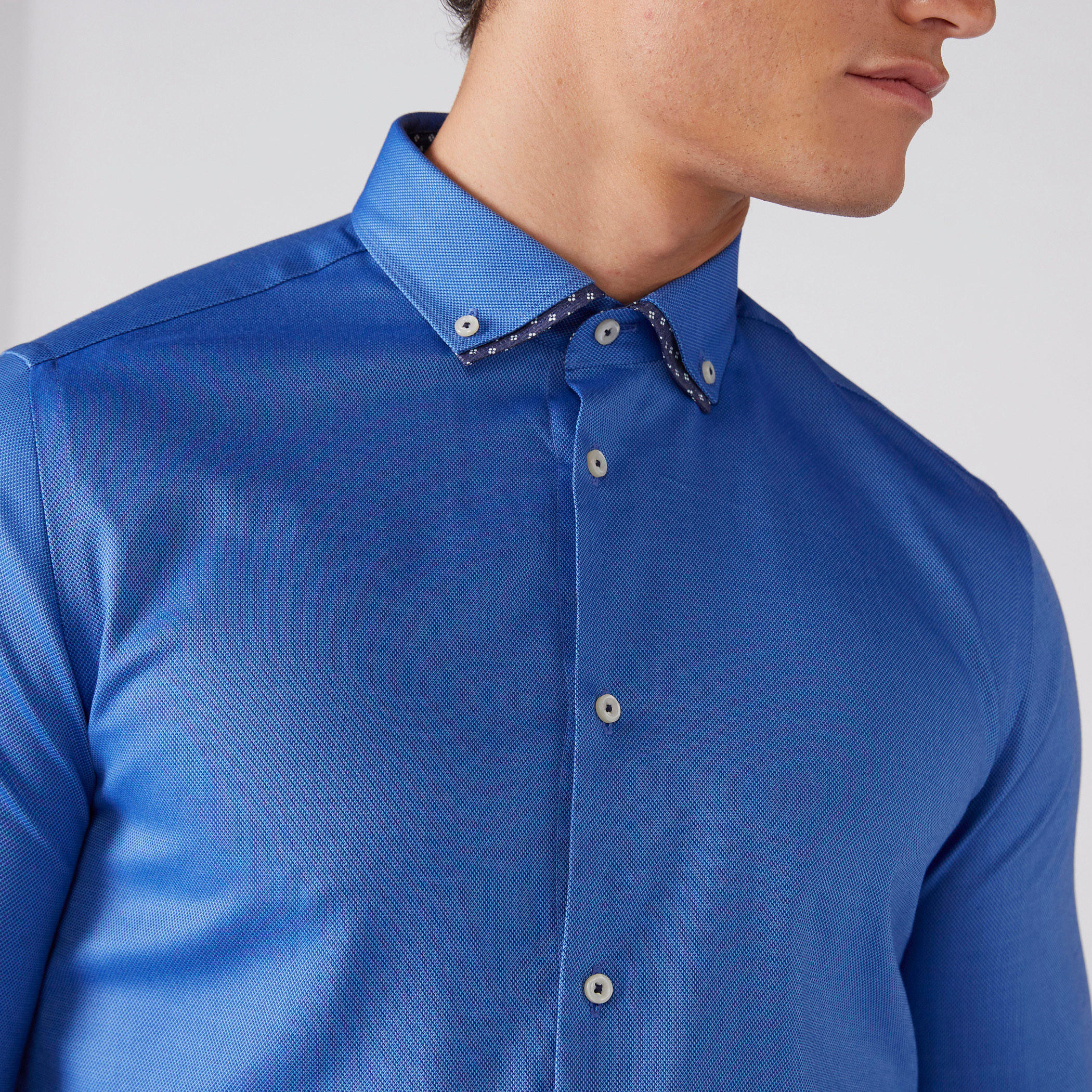قميص بياقة مزدوجة وأكمام طويلة وأزرار-men-clothing-shirts-image-4