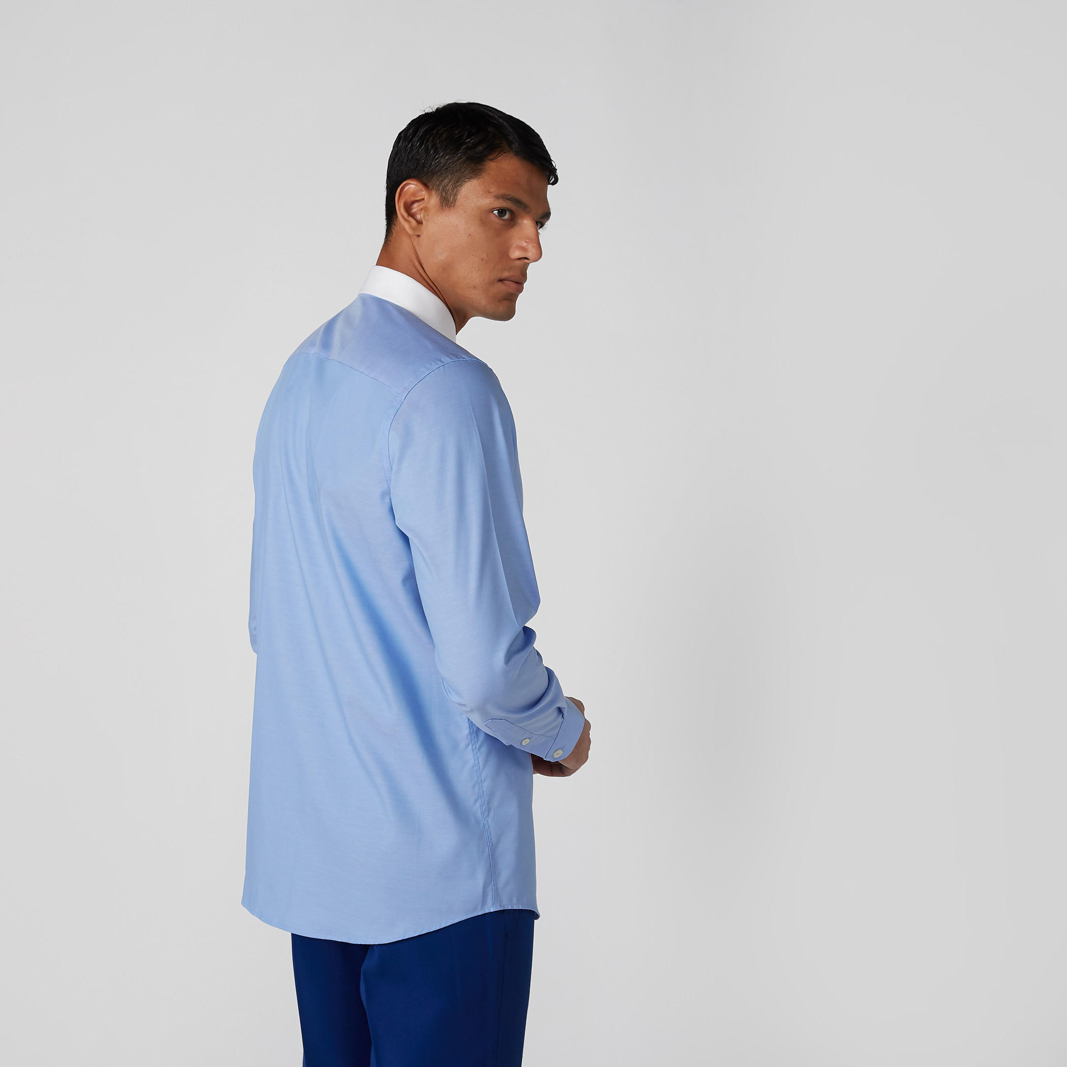 قميص بقصّة عادية وأكمام طويلة وأزرار-men-clothing-shirts-image-1