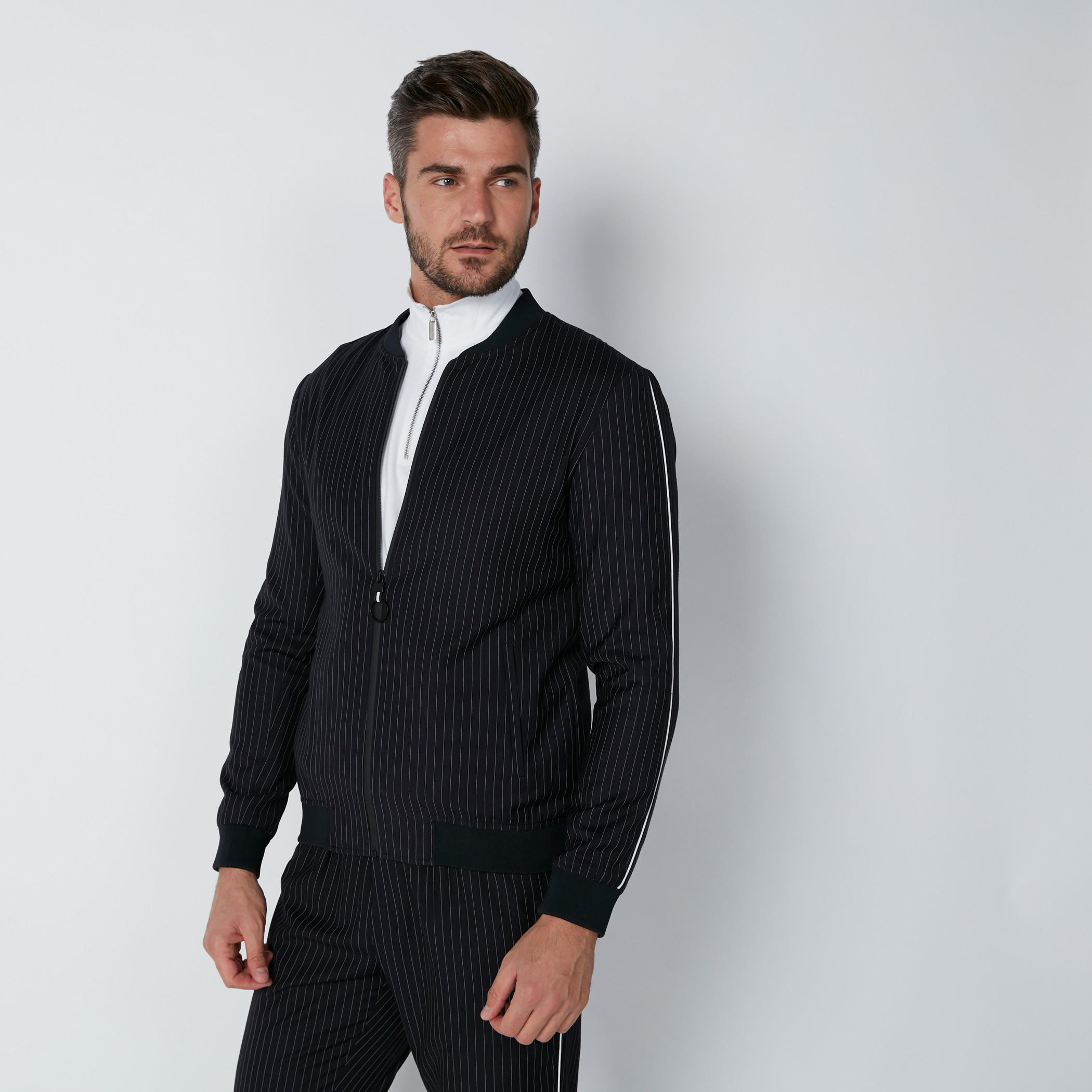 جاكيت مقلّم بسحّاب إغلاق وجيوب-men-clothing-jacketsandblazers-jackets-image-1